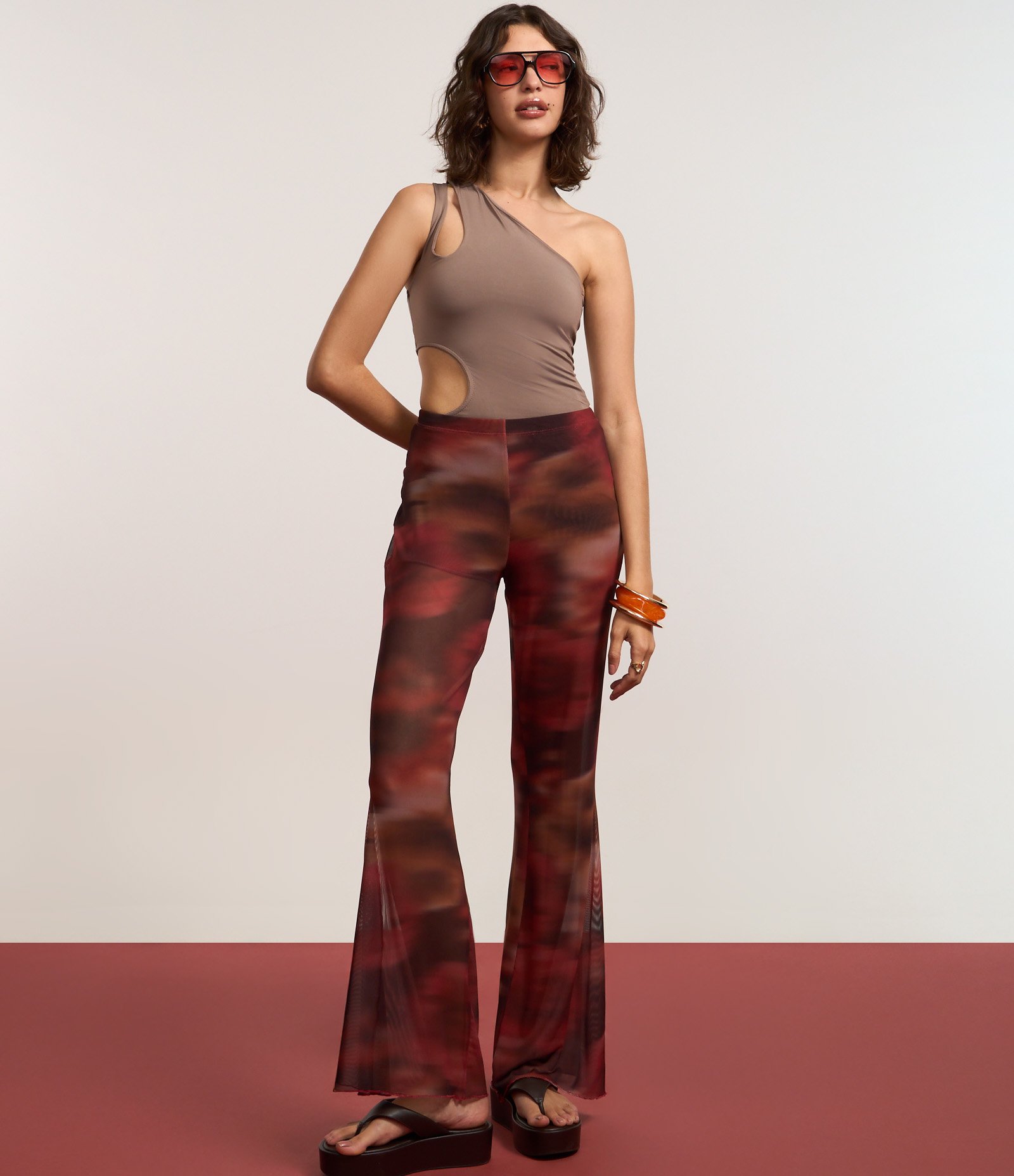 Calça Flare em Tule com Estampa Manchada e Picot na Barra Vermelho 5