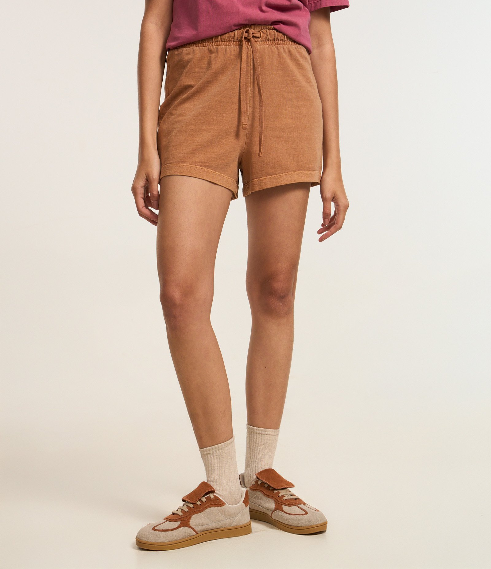 Short em Moletom com Amarração e Efeito Estonado Caramelo 3