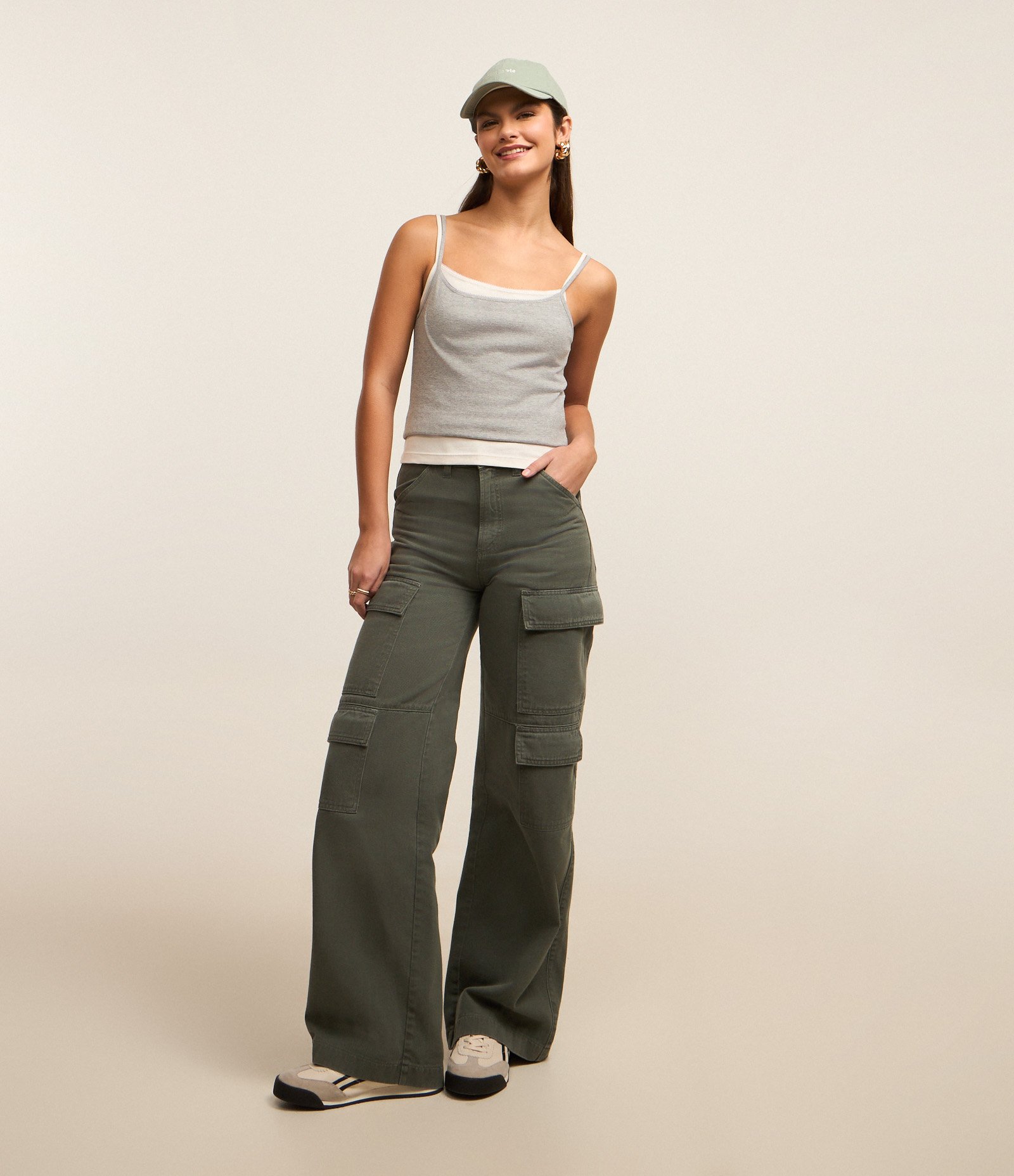 Blusa em Ribana de Alcinha com Trabalhado no Decote Cinza 2