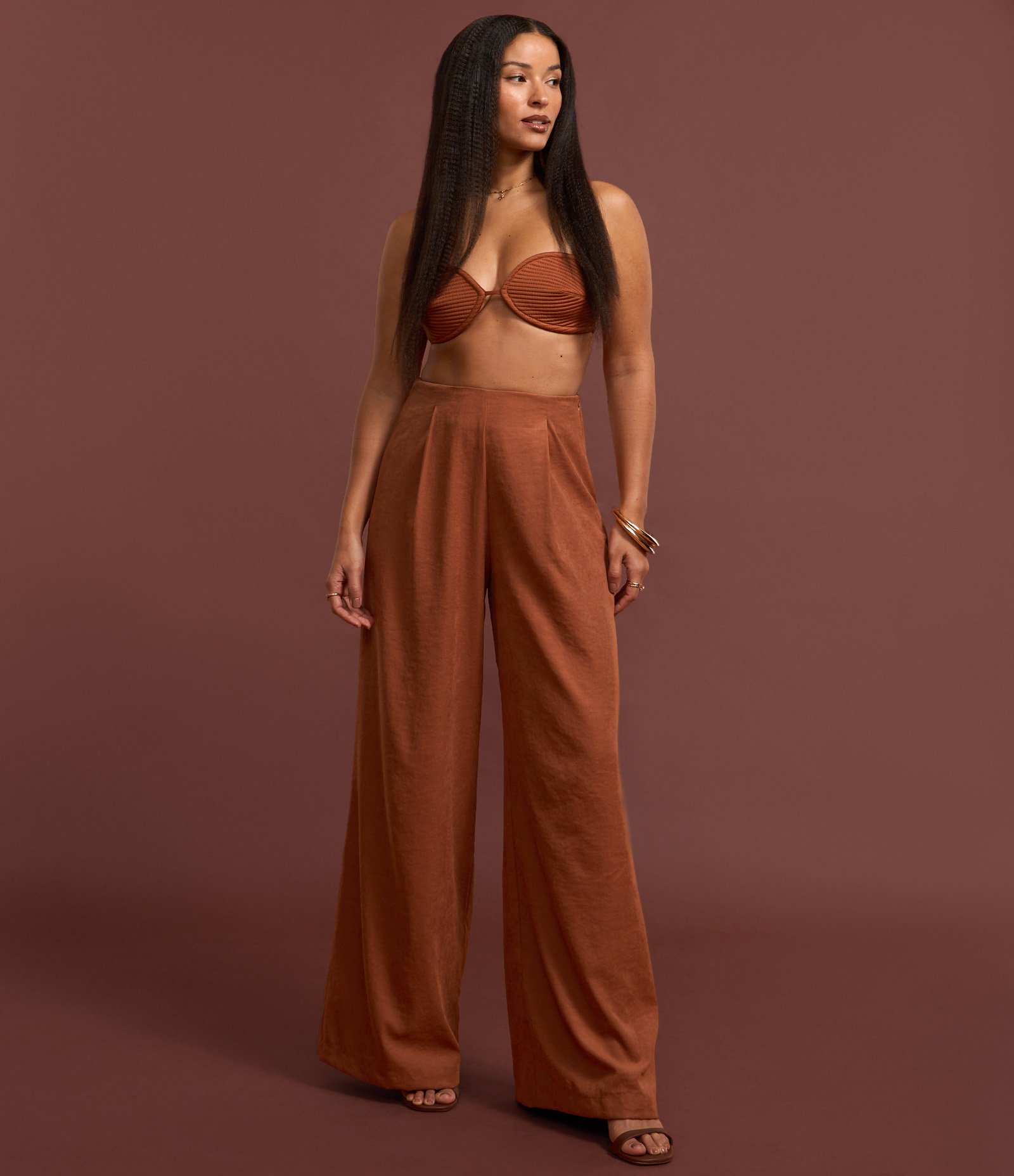 Calça Pantalona Alfaiatada com Pregas Frontais Marrom 5