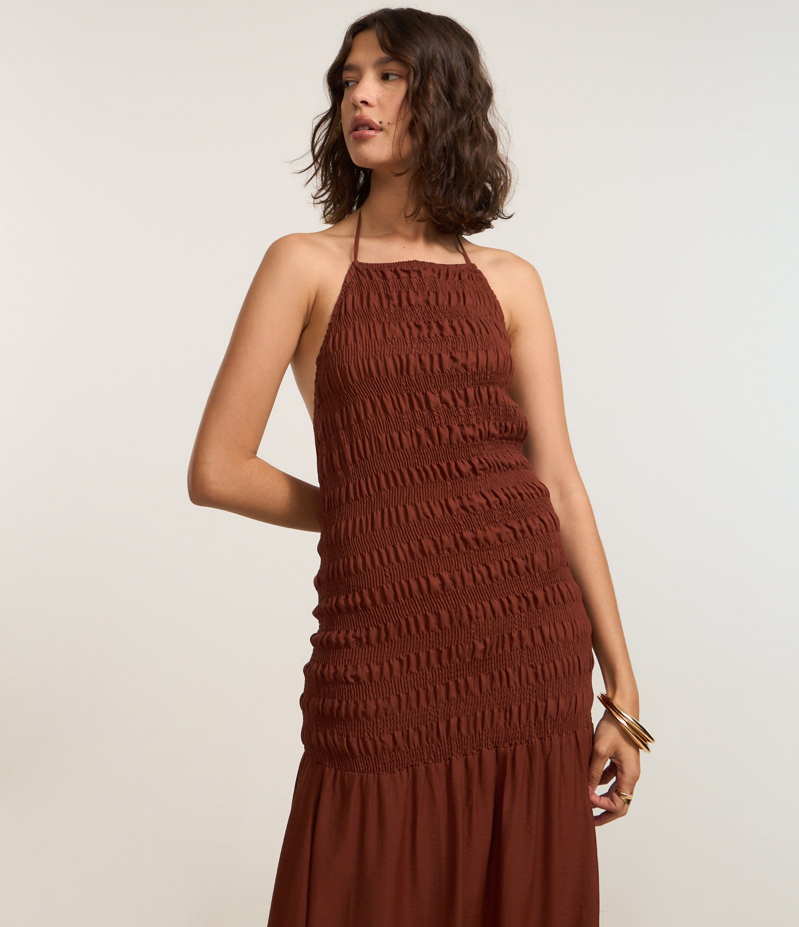 Vestido New Midi em Lastex com Gola Halter e Babado Marrom 5