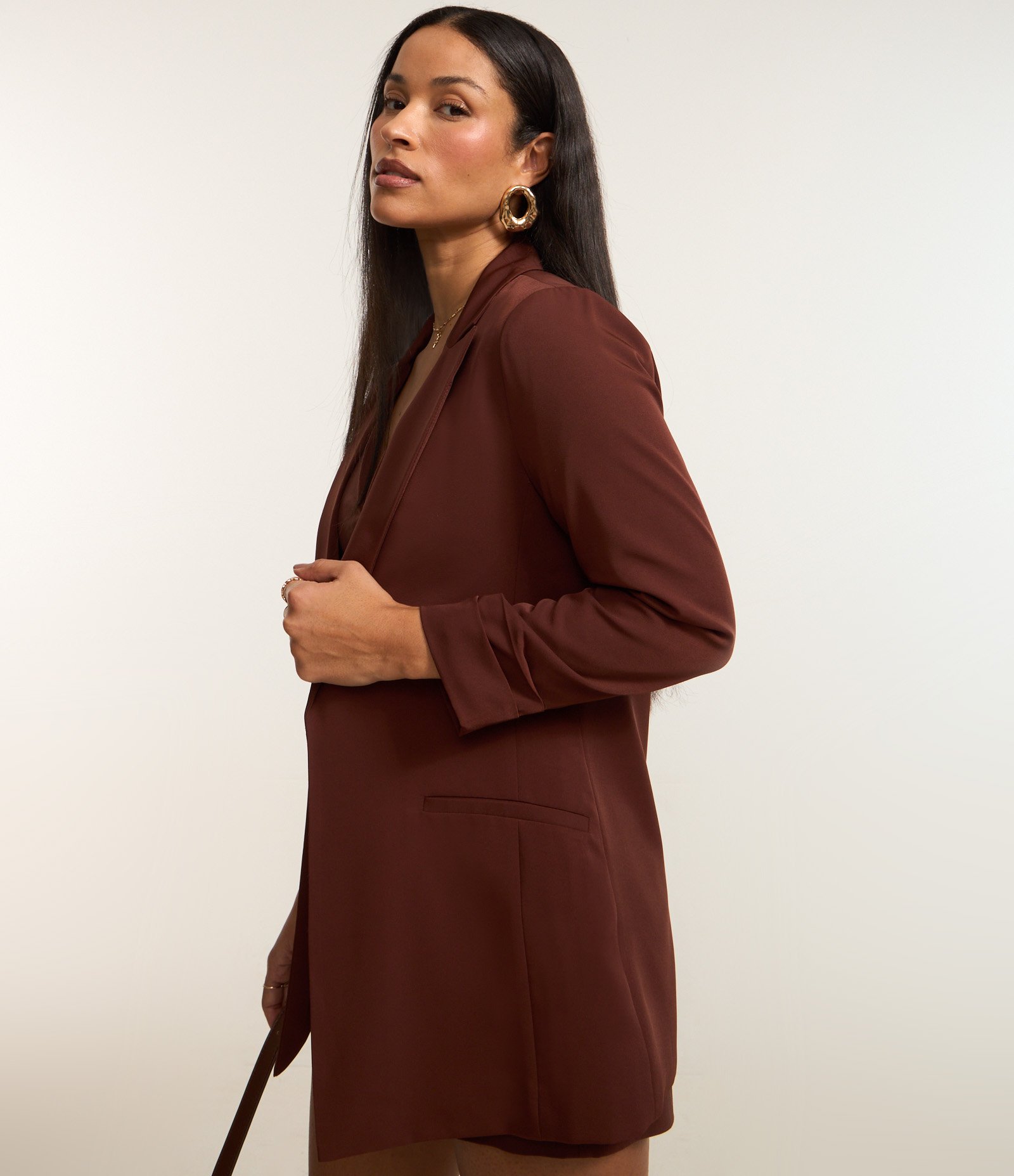 Blazer Oversized Alongado em Alfaiataria com Pregas no Punho Marrom Intenso 3