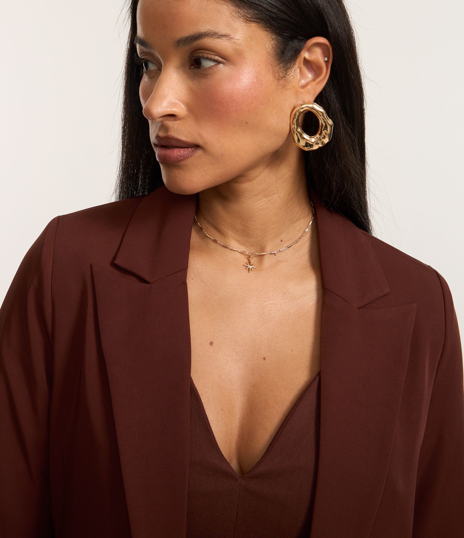 Blazer Oversized Alongado em Alfaiataria com Pregas no Punho Marrom Intenso 4