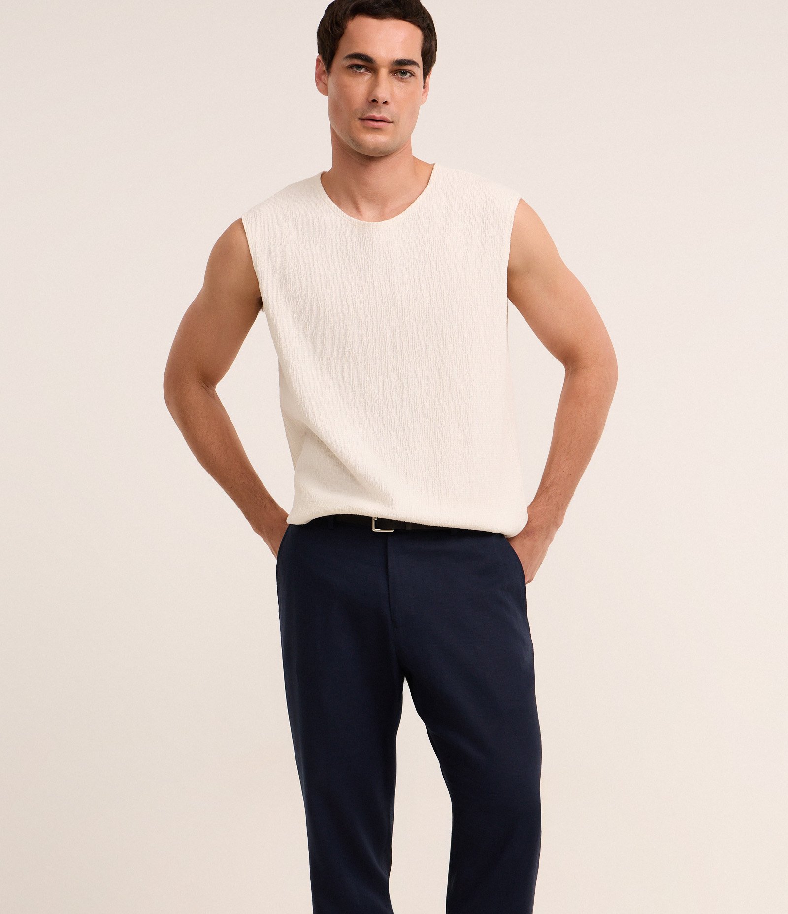 Calça Relaxed Alfaiatada em Viscolinho Azul Marinho 6