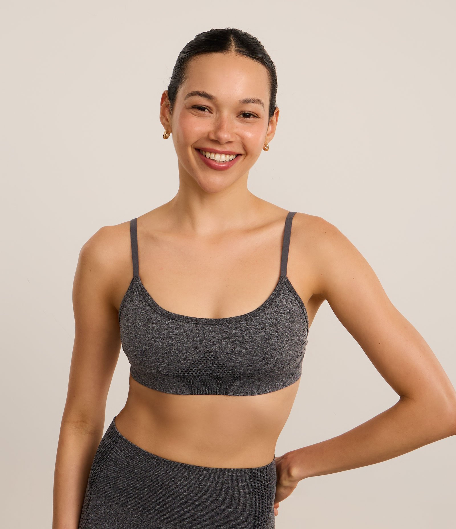 Top sem Bojo Seamless Texturizado com Ajuste nas Costas Cinza 1