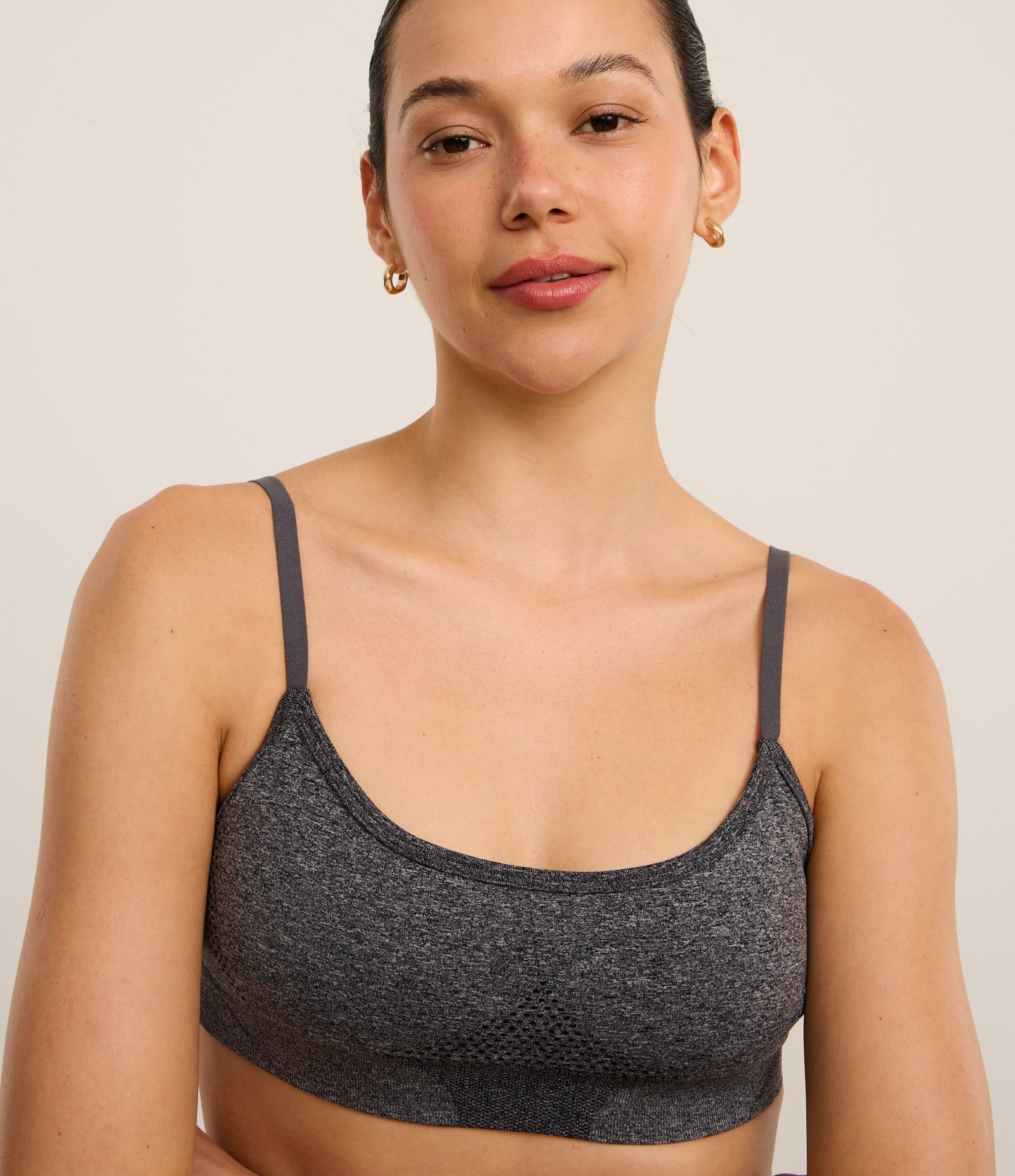 Top sem Bojo Seamless Texturizado com Ajuste nas Costas Cinza 3