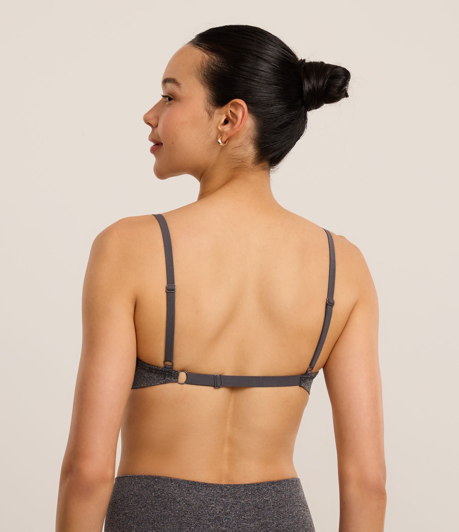 Top sem Bojo Seamless Texturizado com Ajuste nas Costas Cinza 4