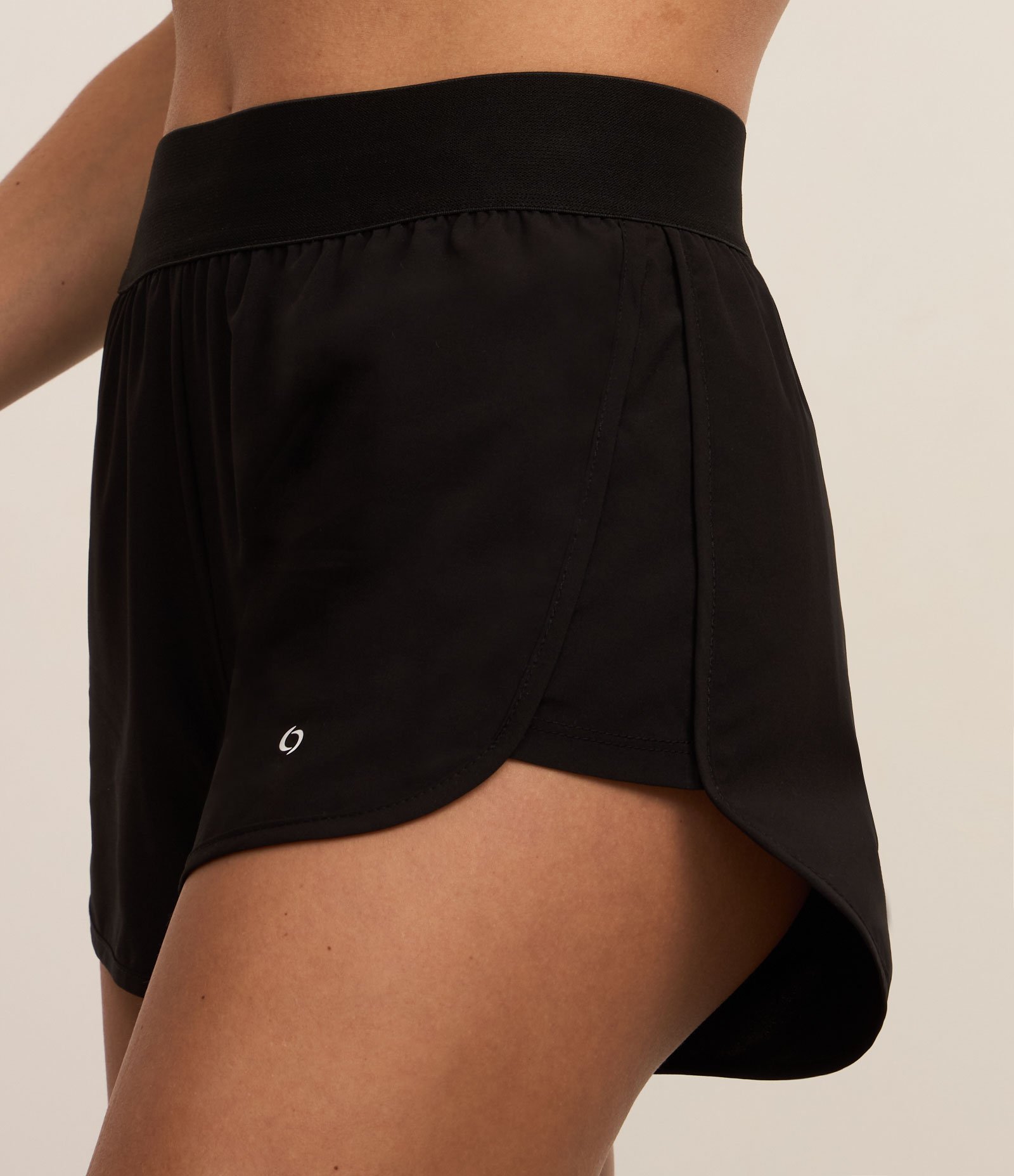 Short Runner Esportivo com Cós Largo Elástico Preto 3