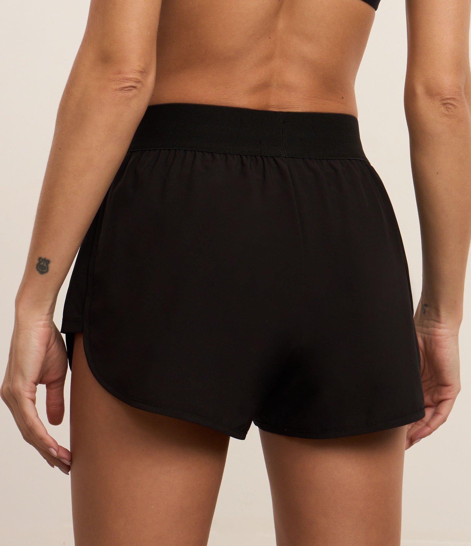 Short Runner Esportivo com Cós Largo Elástico Preto 4
