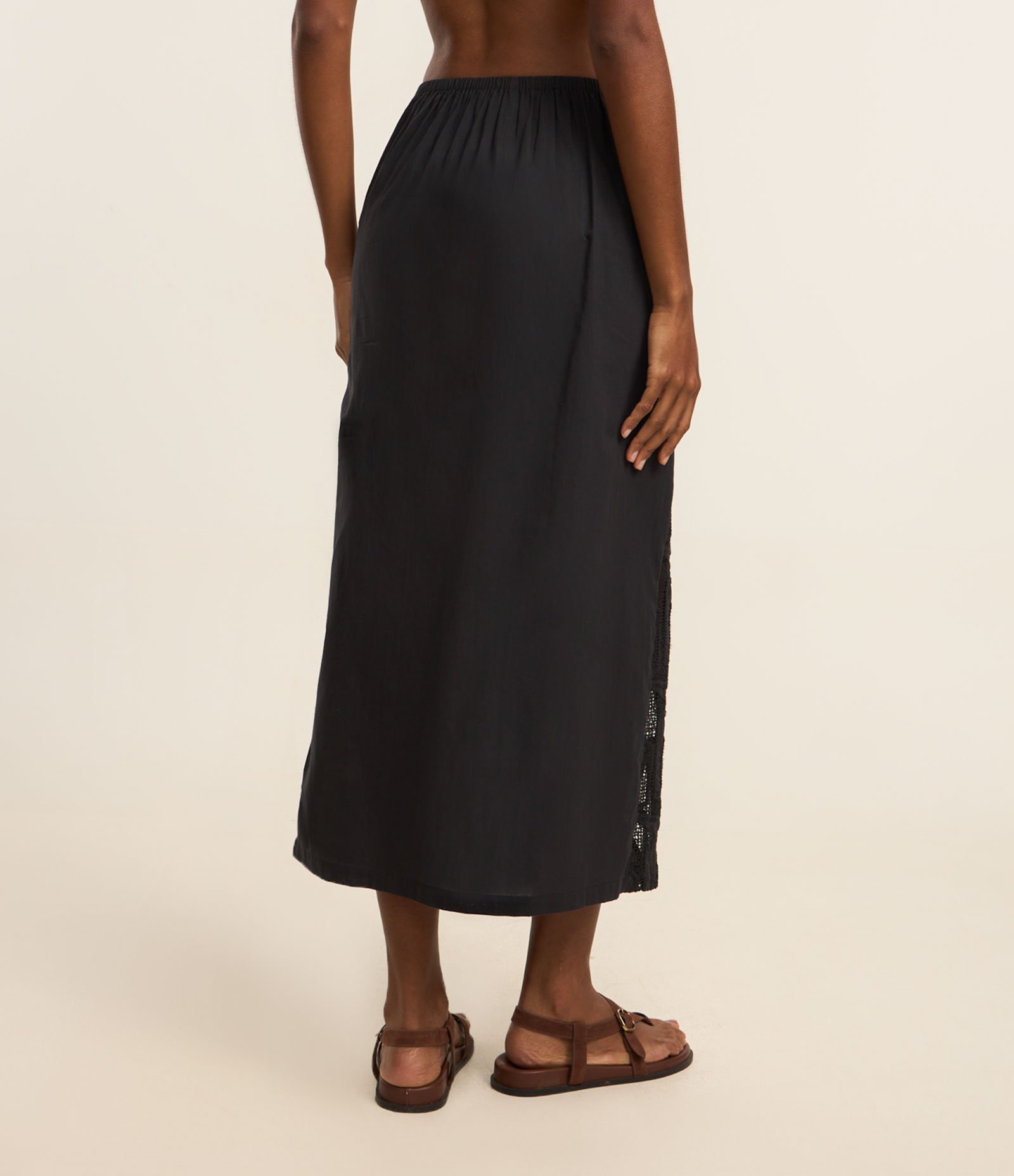 Saída de Praia Saia Midi com Sobreposição de Laise Preto 4