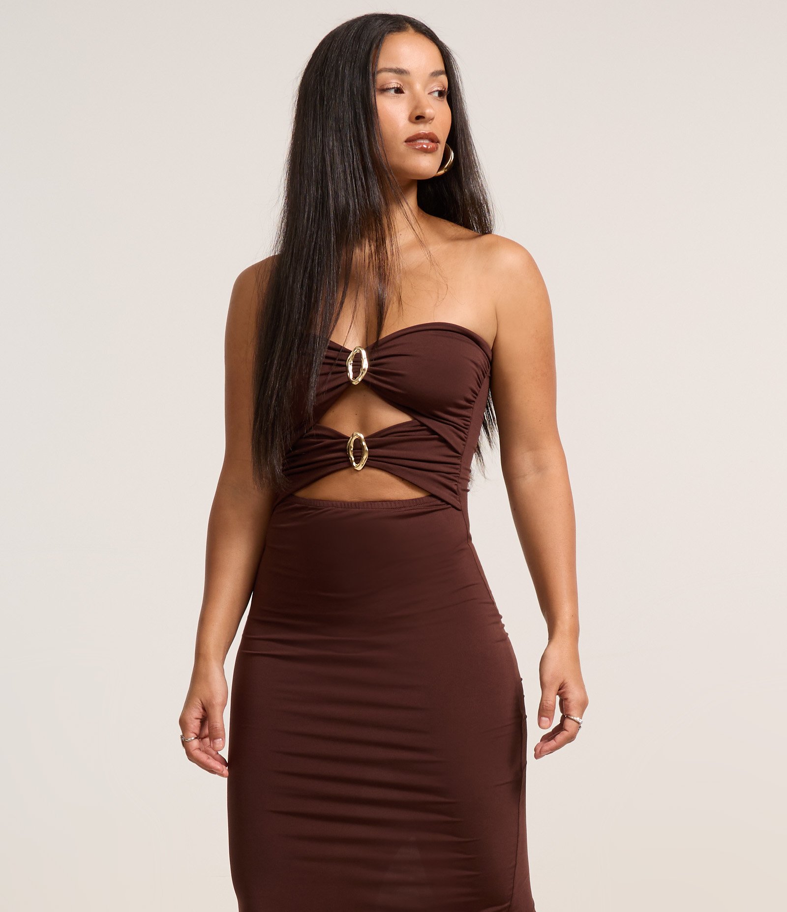 Vestido New Midi sem Alças com Recortes e Detalhes Metalizados Marrom 2