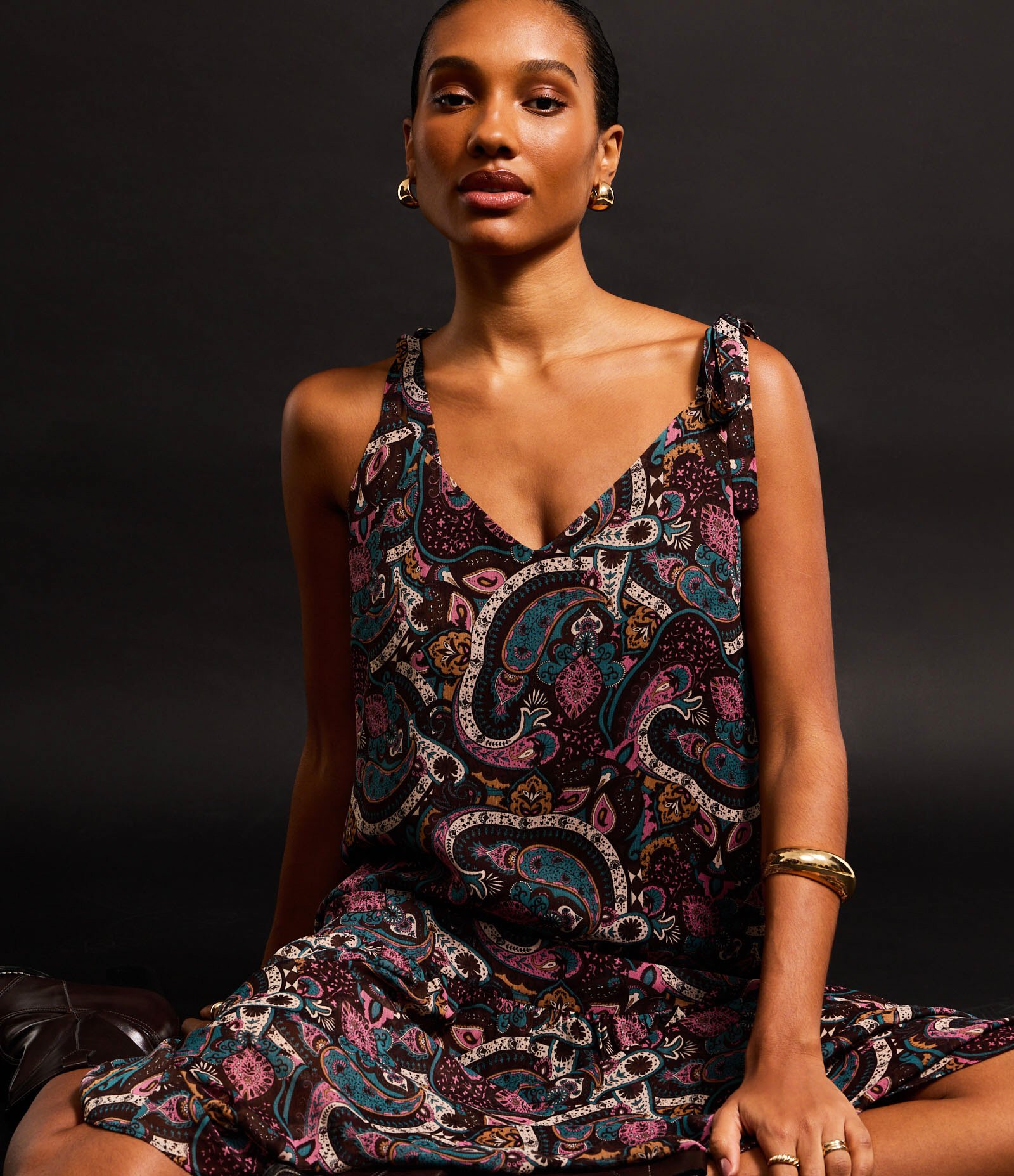 Vestido Longo em Chiffon com Laço no Ombro e Estampa Paisley Marrom 8