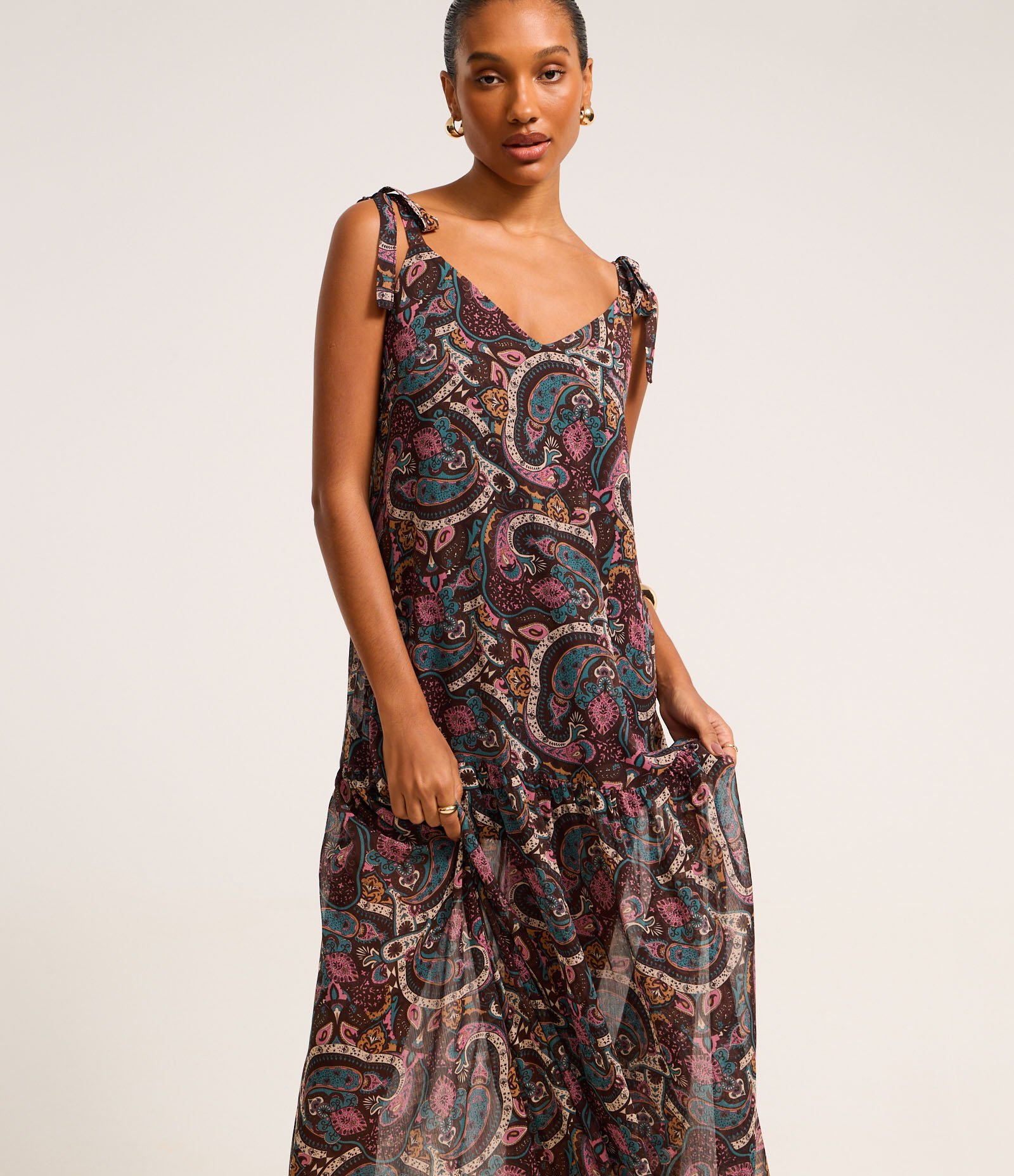 Vestido Longo em Chiffon com Laço no Ombro e Estampa Paisley Marrom 3