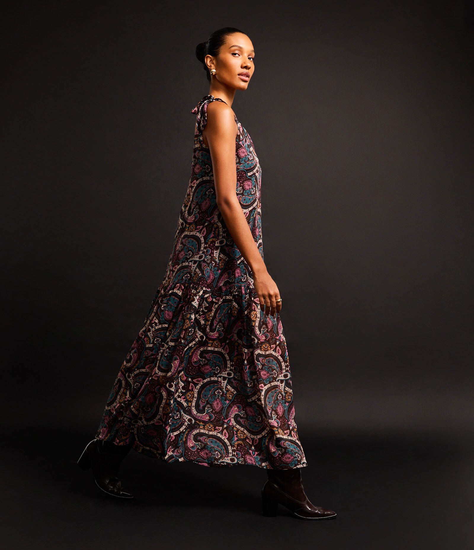 Vestido Longo em Chiffon com Laço no Ombro e Estampa Paisley Marrom 4