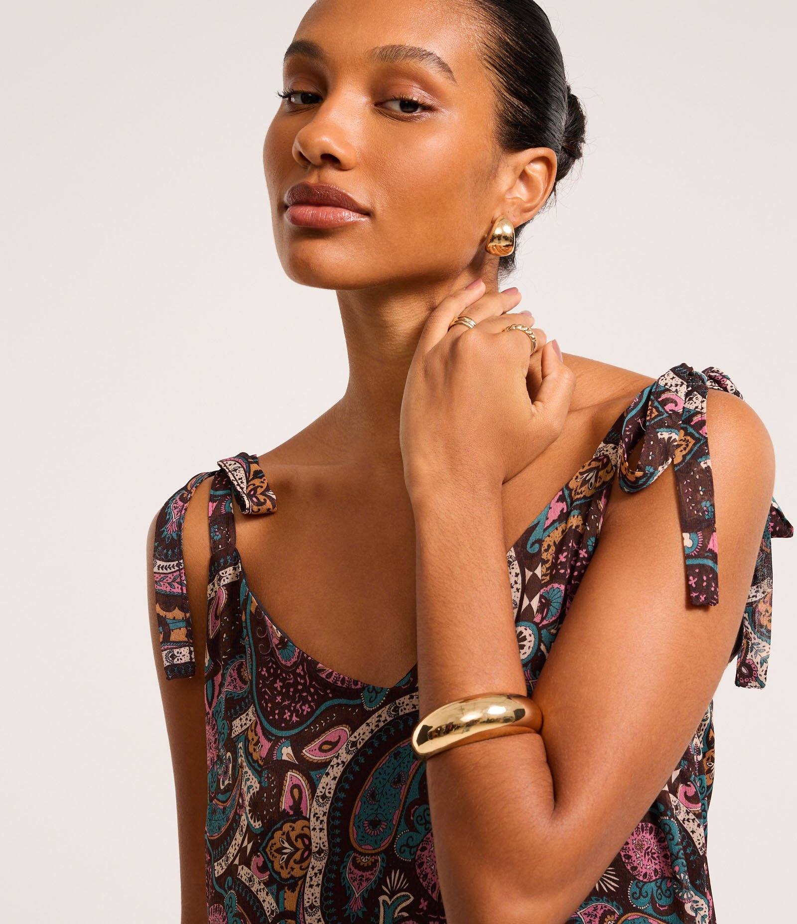 Vestido Longo em Chiffon com Laço no Ombro e Estampa Paisley Marrom 5