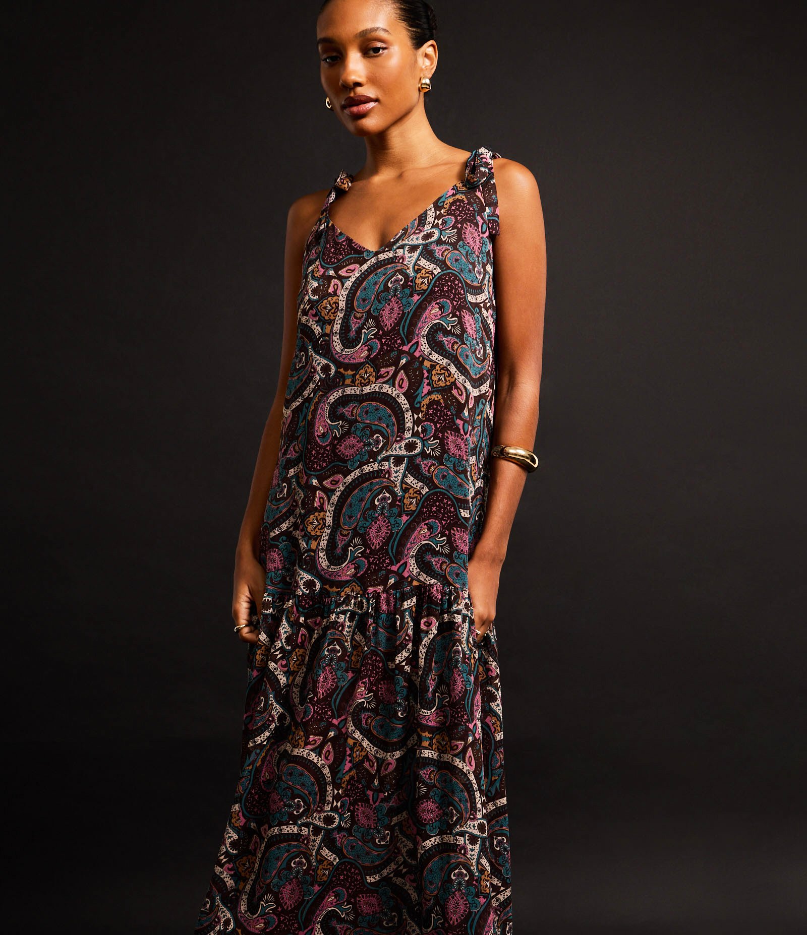 Vestido Longo em Chiffon com Laço no Ombro e Estampa Paisley Marrom 7