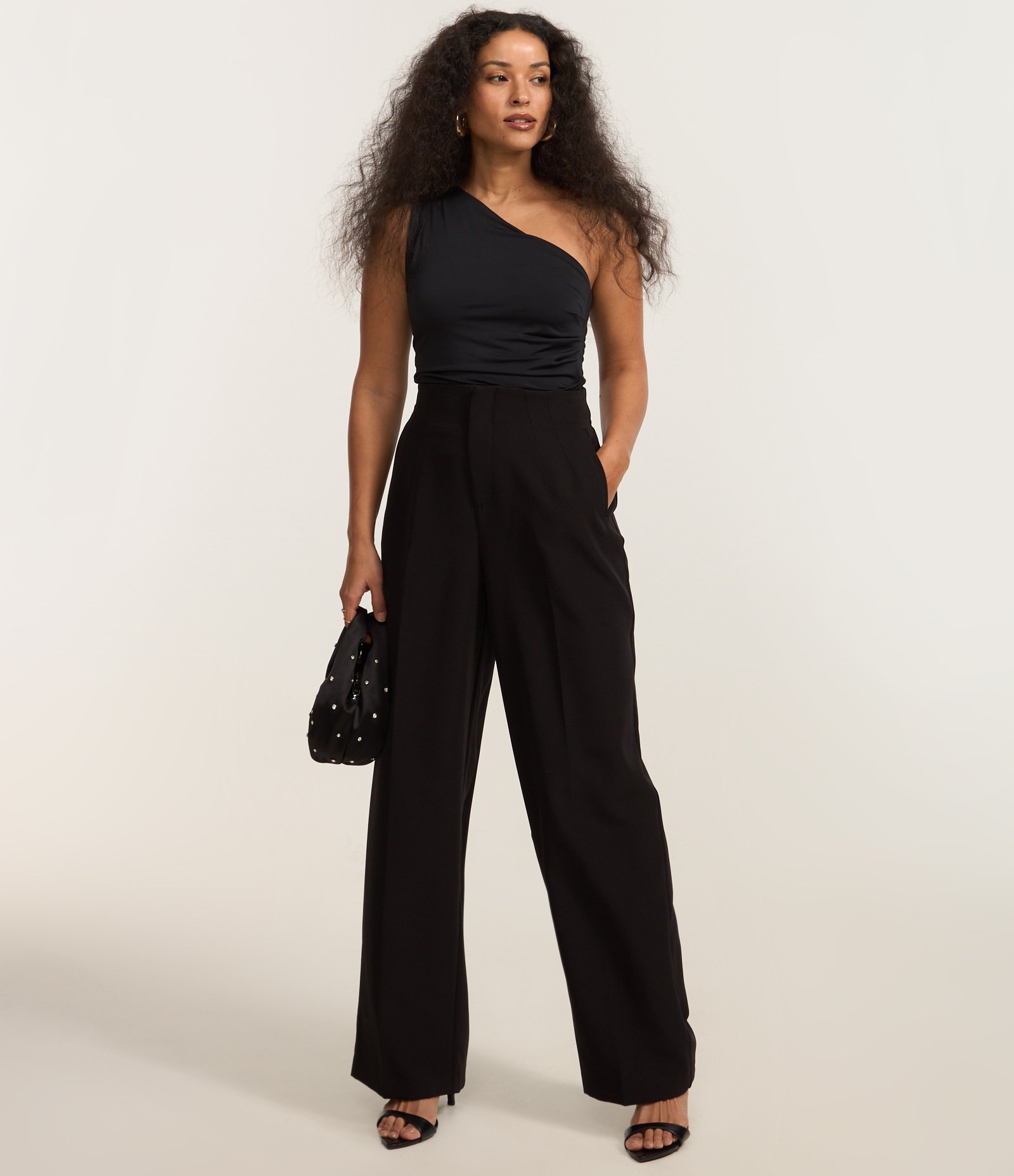 Blusa Ombro Só em Jersey com Barra Assimétrica e Franzidos Preto 2