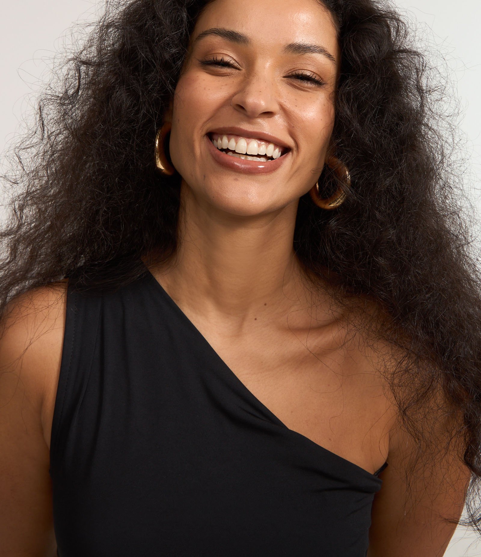 Blusa Ombro Só em Jersey com Barra Assimétrica e Franzidos Preto 3