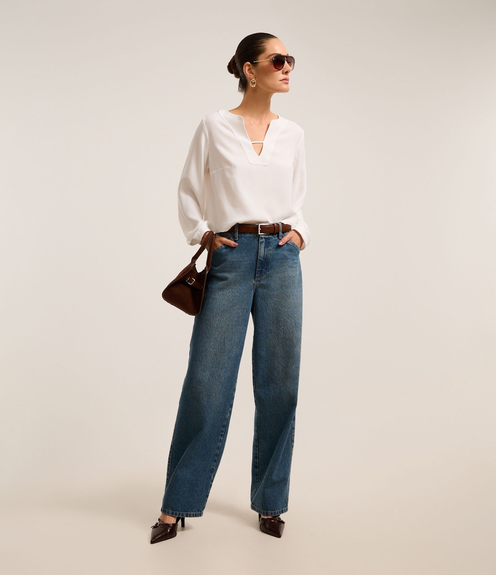 Blusa em Crepe com Gola V e Prega no Punho Branco 2