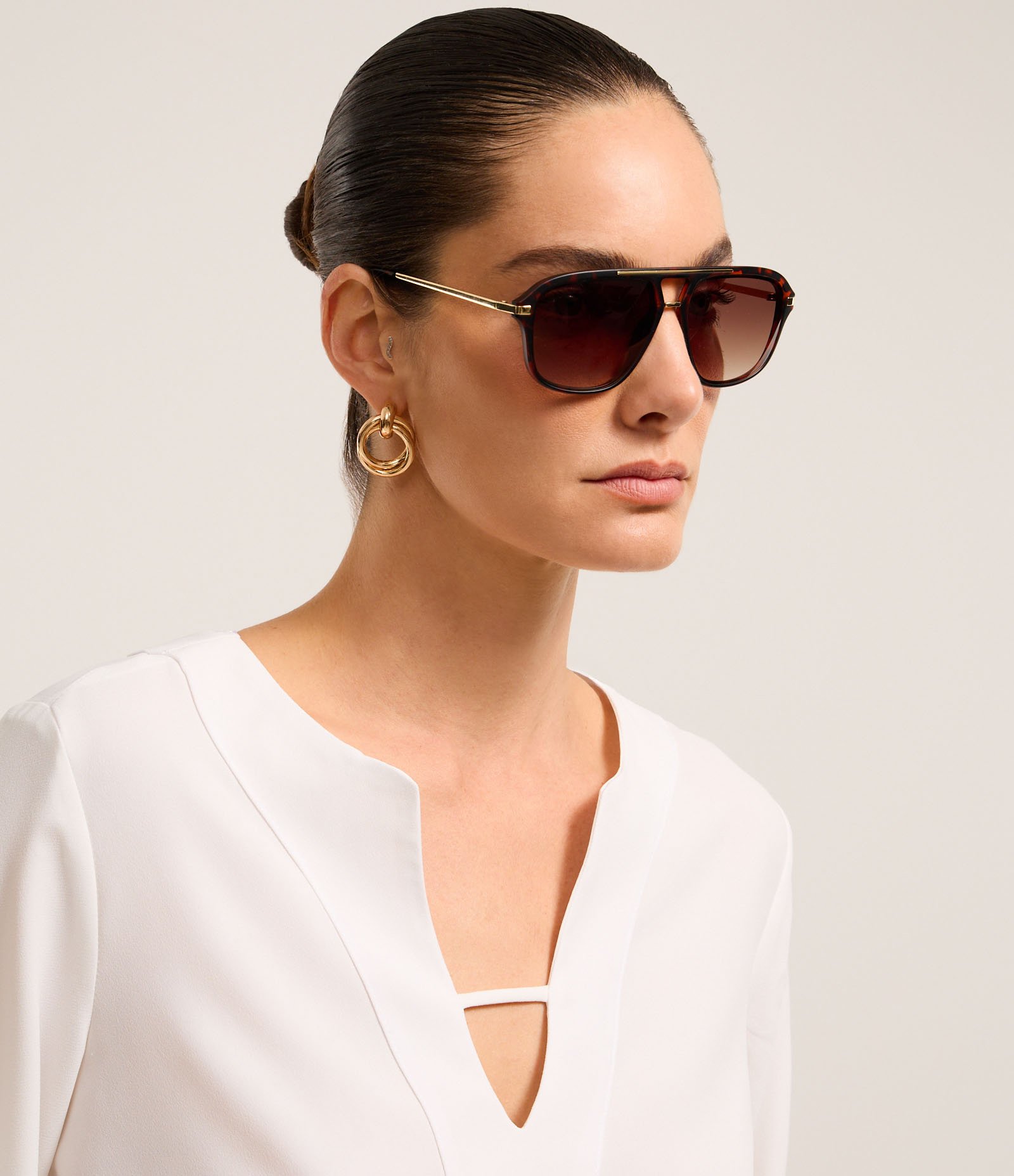 Blusa em Crepe com Gola V e Prega no Punho Branco 4