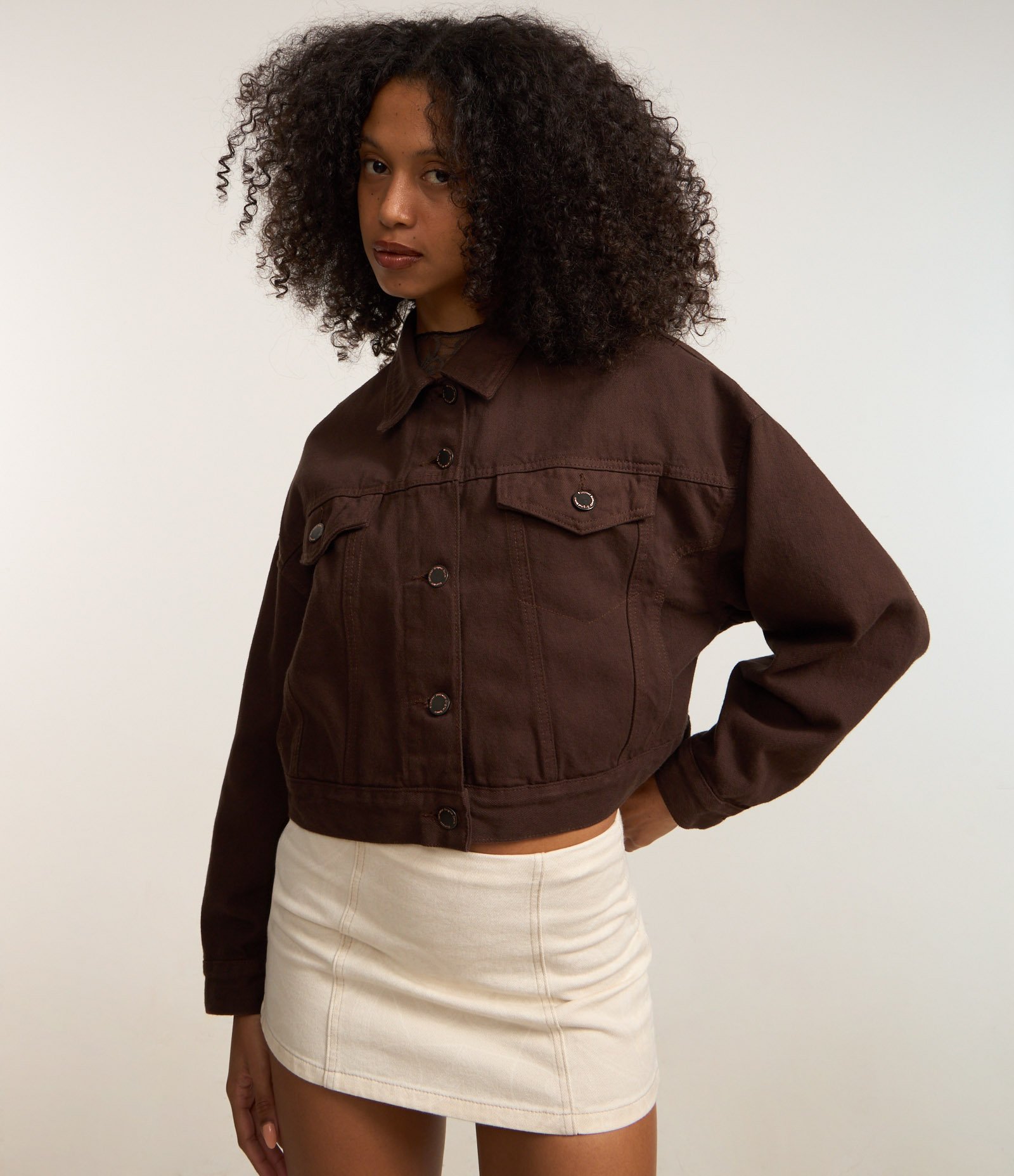 Jaqueta Regular em Sarja com Bolsos e Pregas na Barra Marrom 2