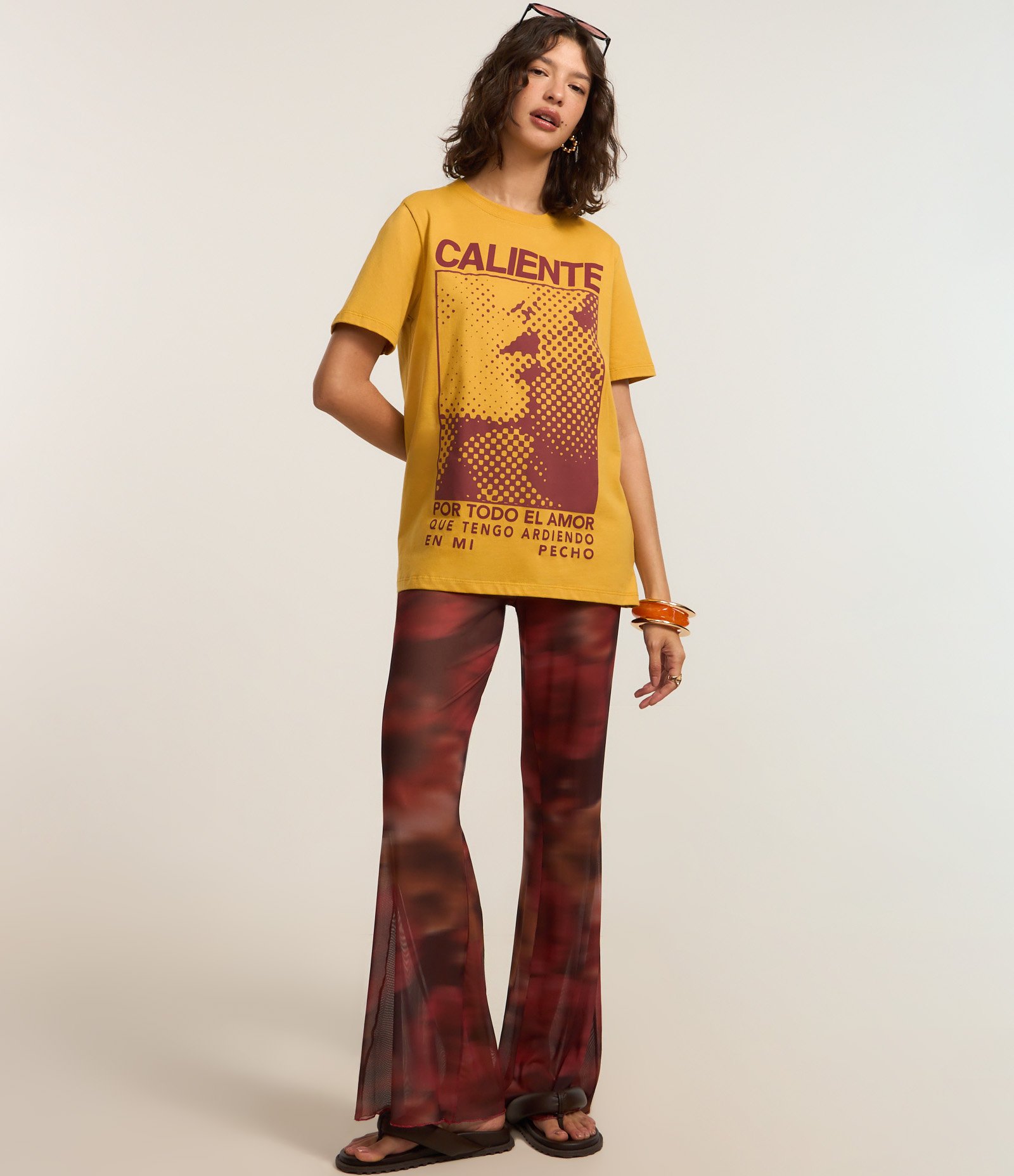 Camiseta Alongada em Algodão com Estampa Caliente Amarelo 2