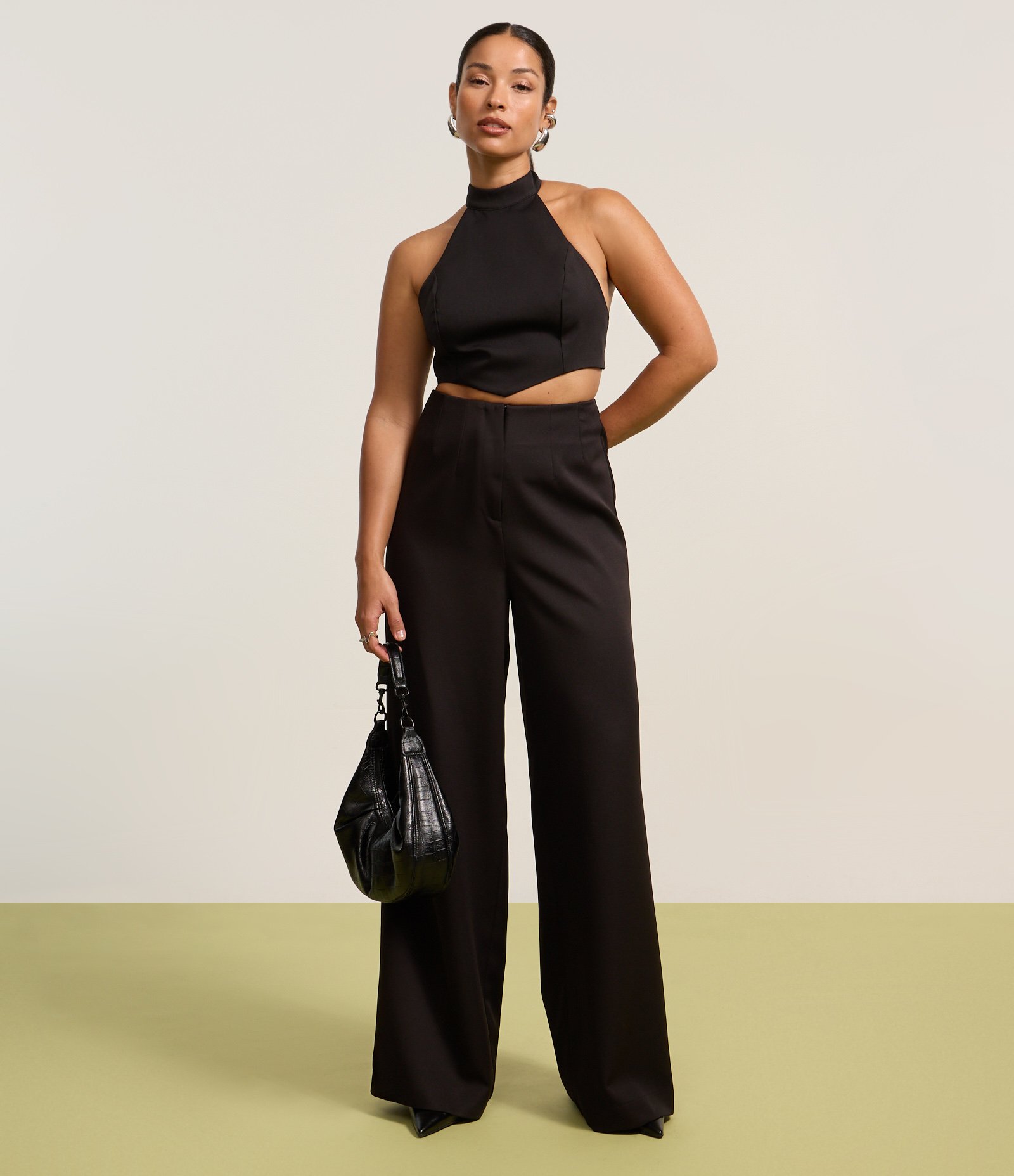 Calça Reta em Alfaiataria sem Cós e com Pences Preto 5