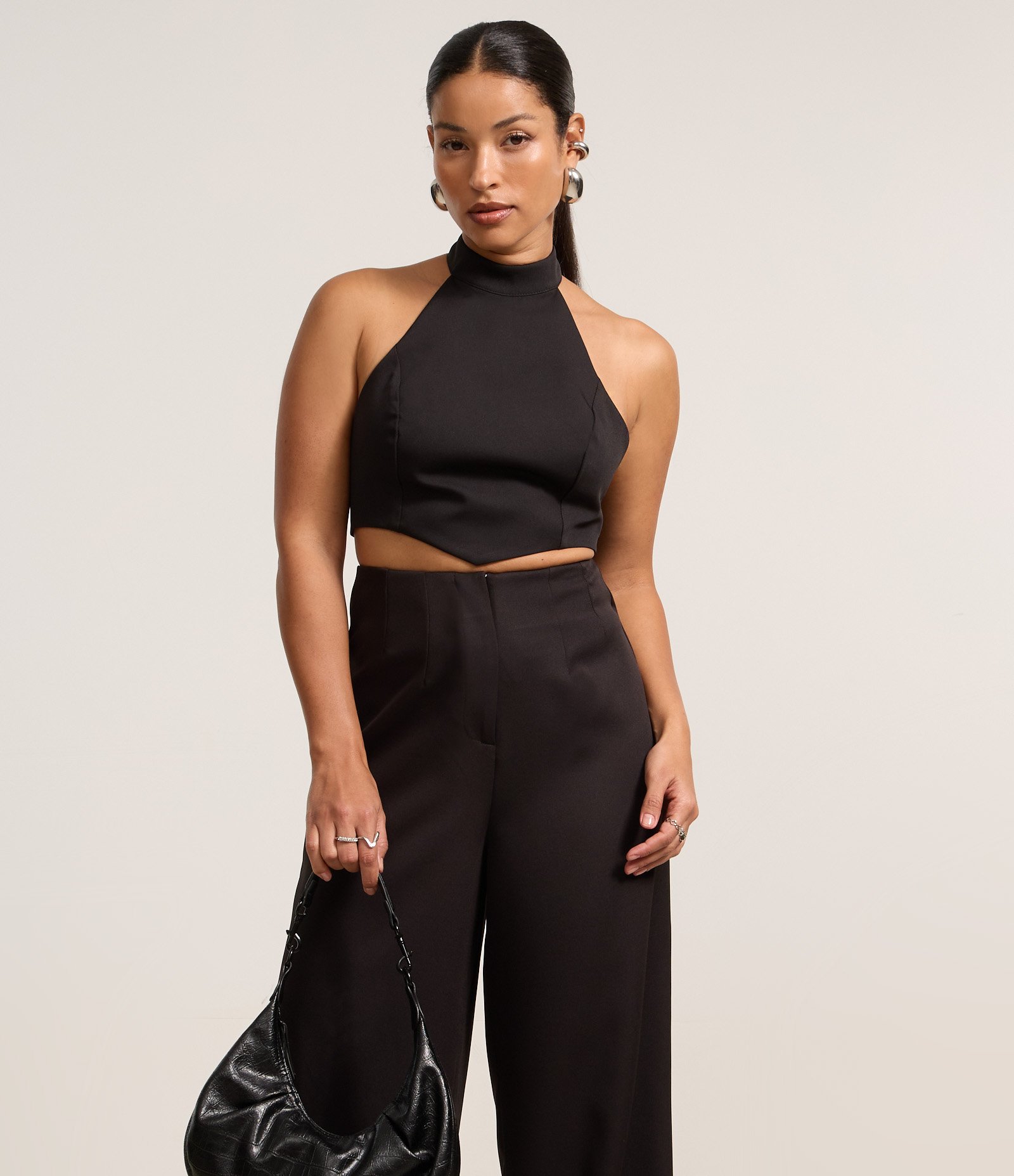 Calça Reta em Alfaiataria sem Cós e com Pences Preto 2