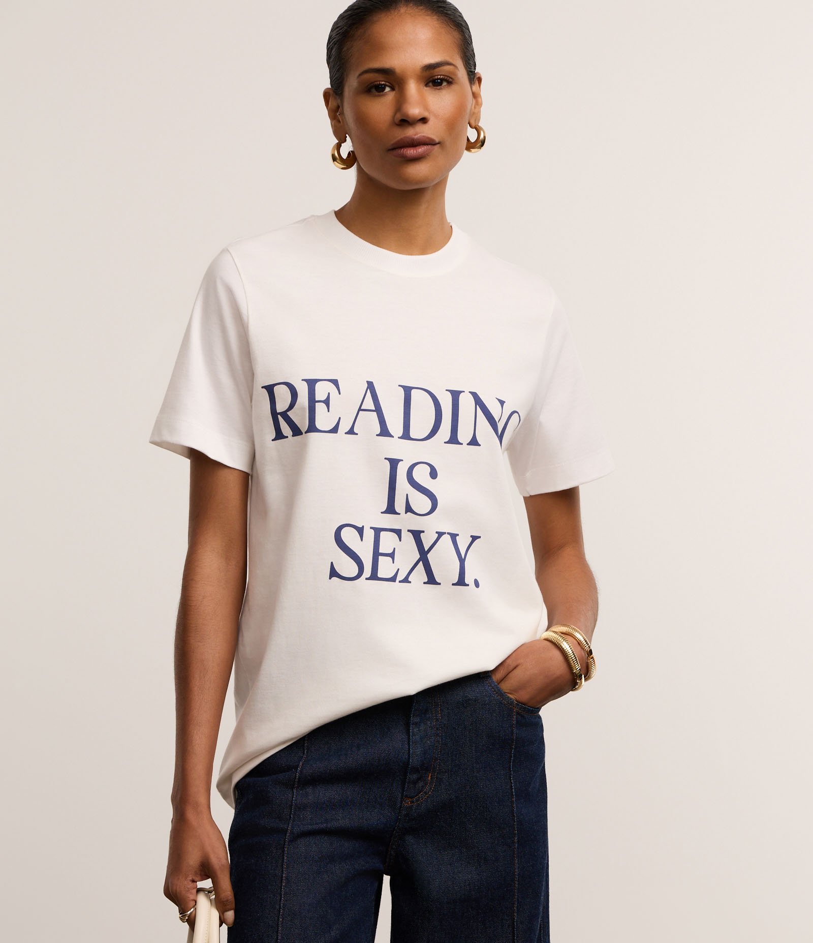 Camiseta T-Shirt em Algodão com Lettering Reading is Sexy Branco 1