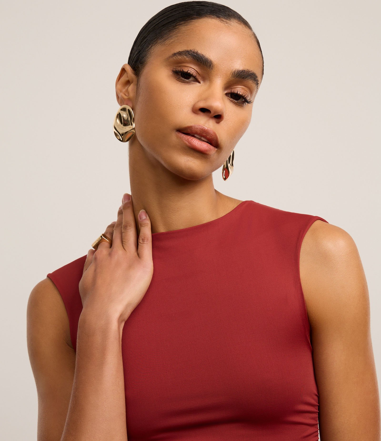 Vestido Reto Midi em Microfibra com Franzidos Vinho 6