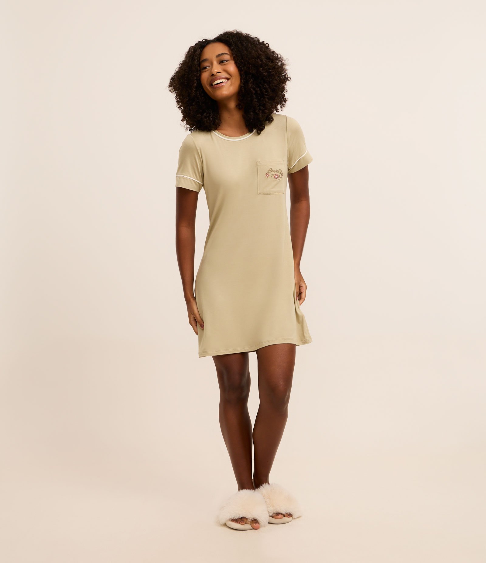 Camisola em Viscose com Bolsinho Bordado Lovely Verde 2