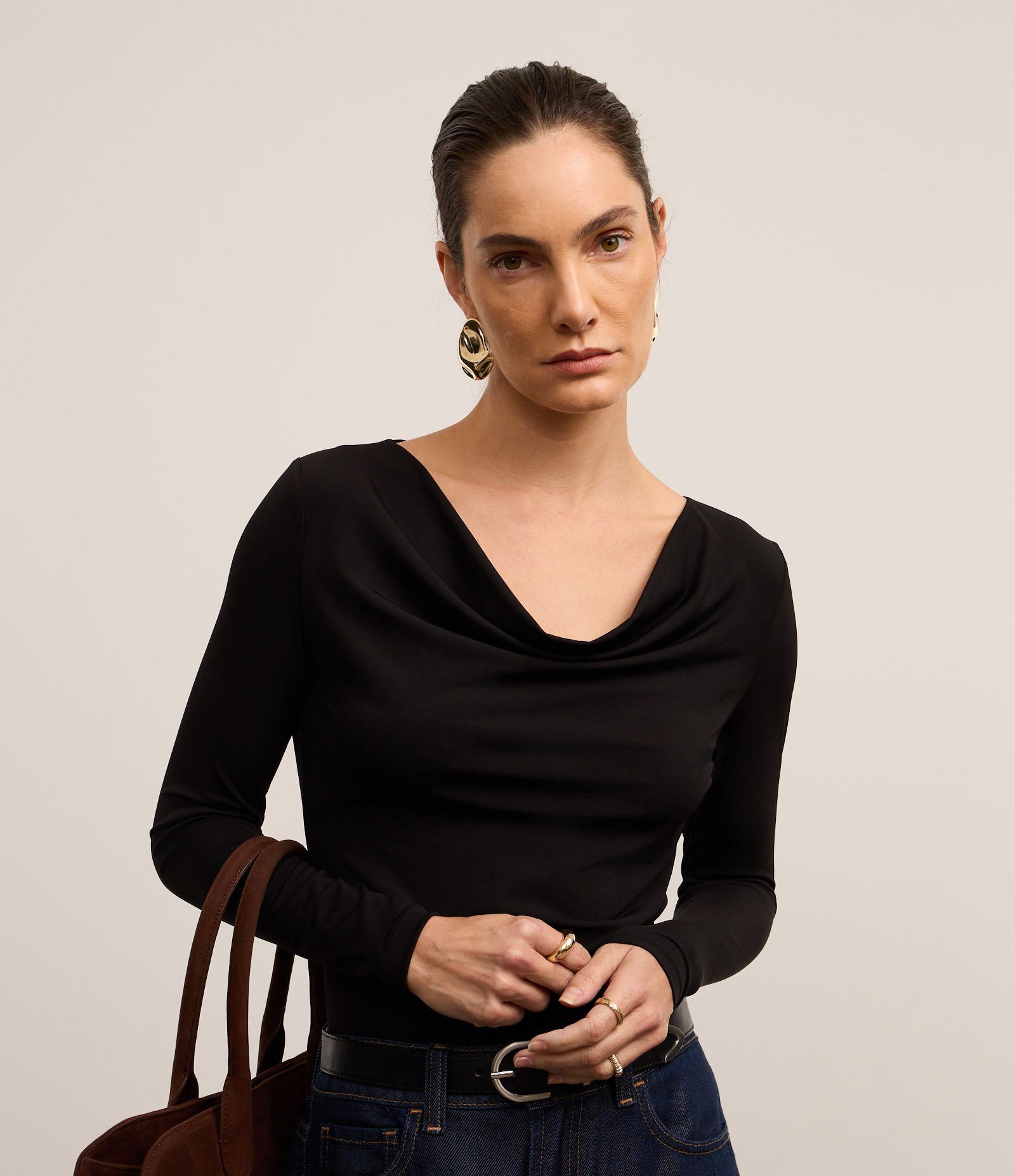 Blusa com Decote Degagê e Manga Longa Preto 1