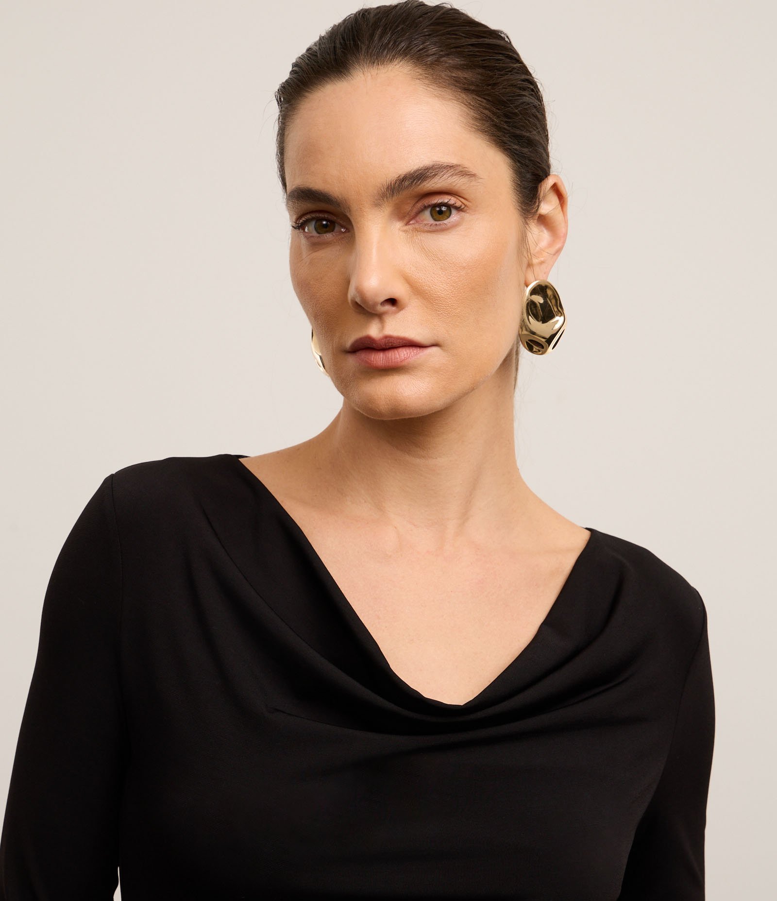 Blusa com Decote Degagê e Manga Longa Preto 4