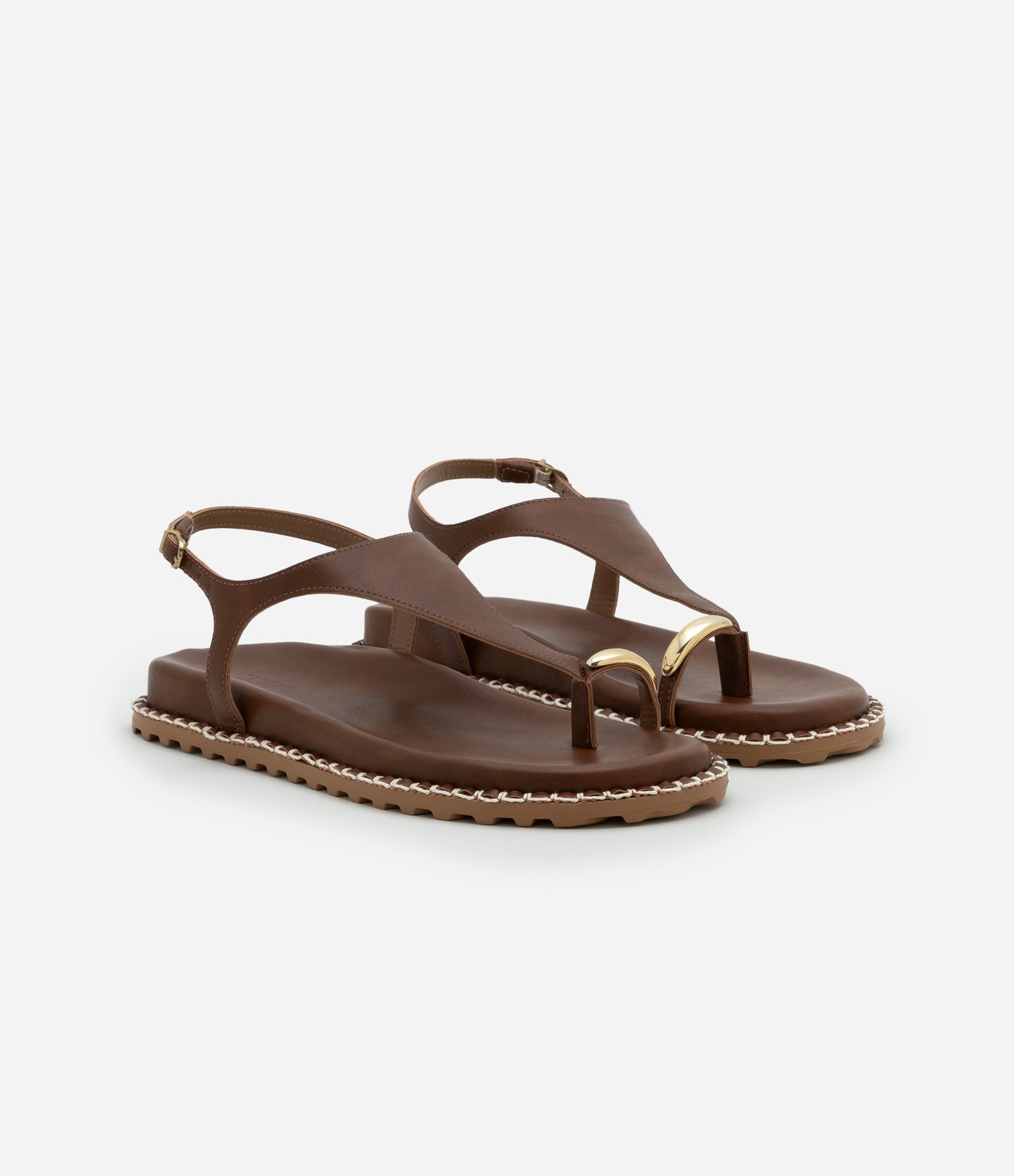 Sandália Rasteira com Dedeira e Detalhe Bold Marrom 2