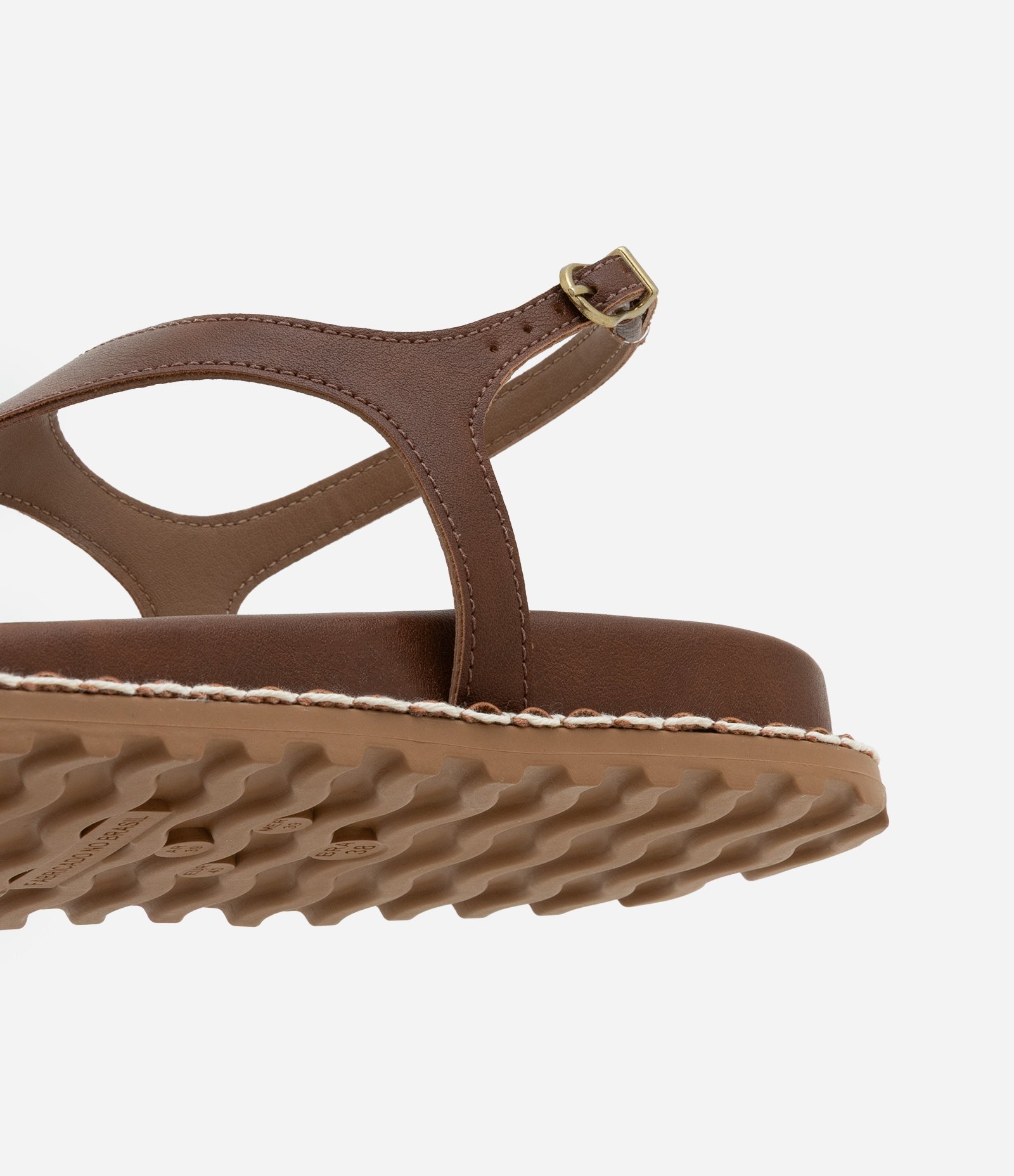 Sandália Rasteira com Dedeira e Detalhe Bold Marrom 4