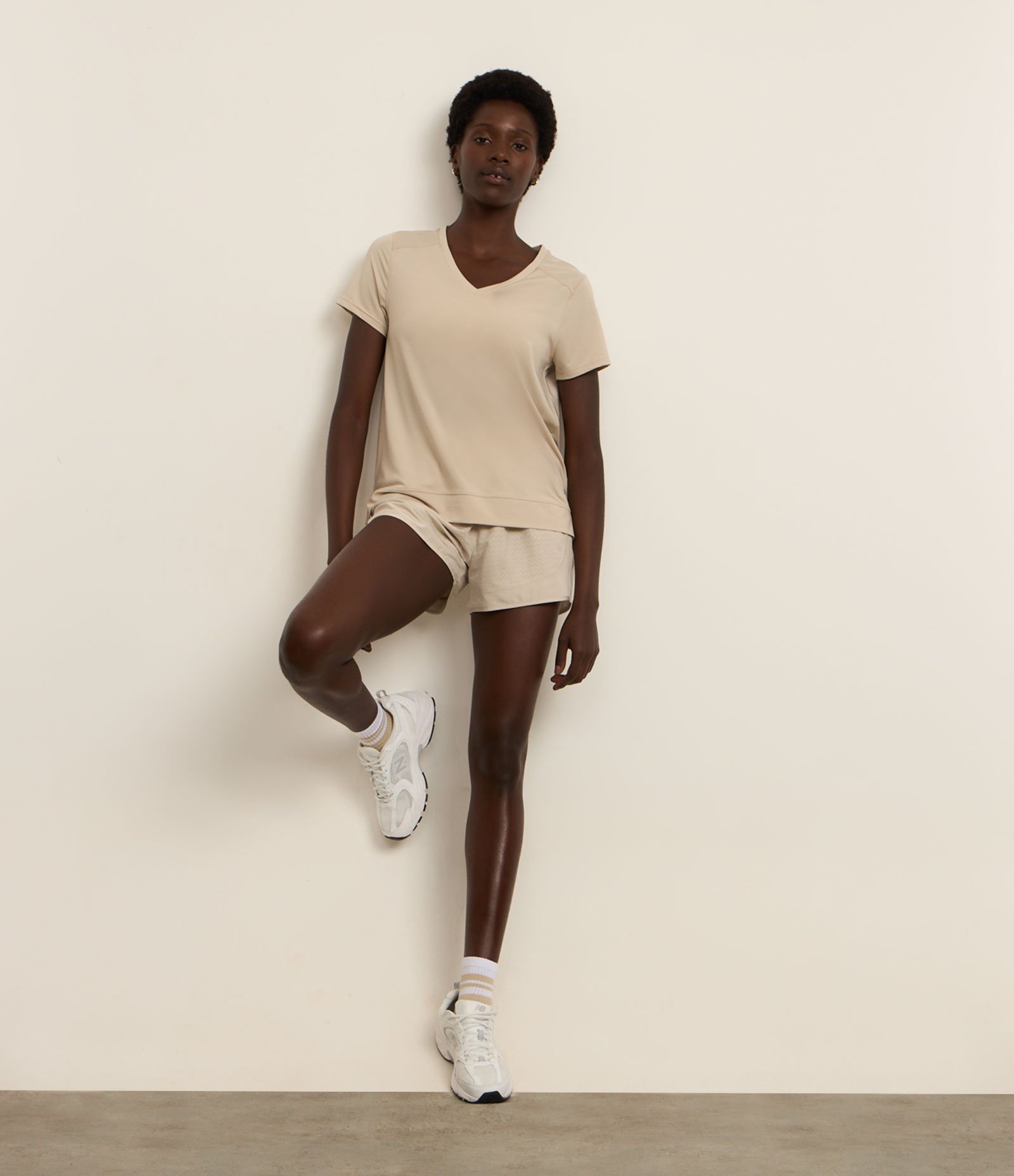 Camiseta Esportiva em Microfibra Furadinha com Barra Mullet Bege 2