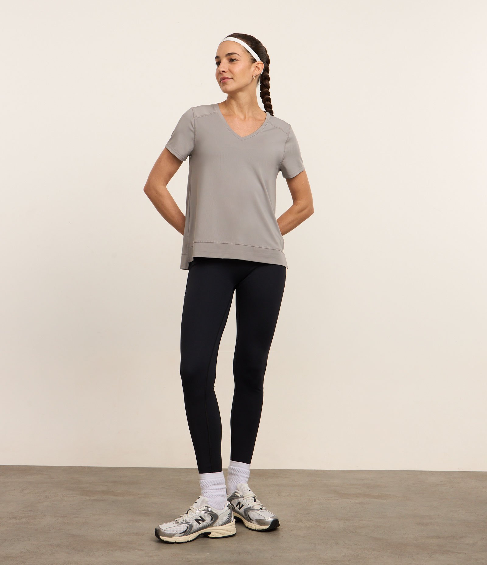 Camiseta Esportiva em Microfibra Furadinha com Barra Mullet Cinza 2