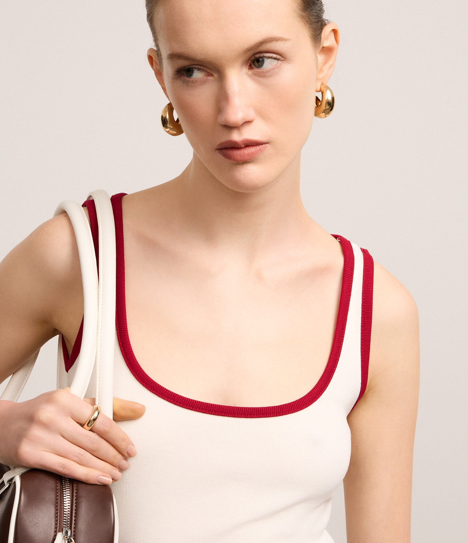 Blusa Canelada em Ribana com Contraste no Decote U e Alça Off White 4