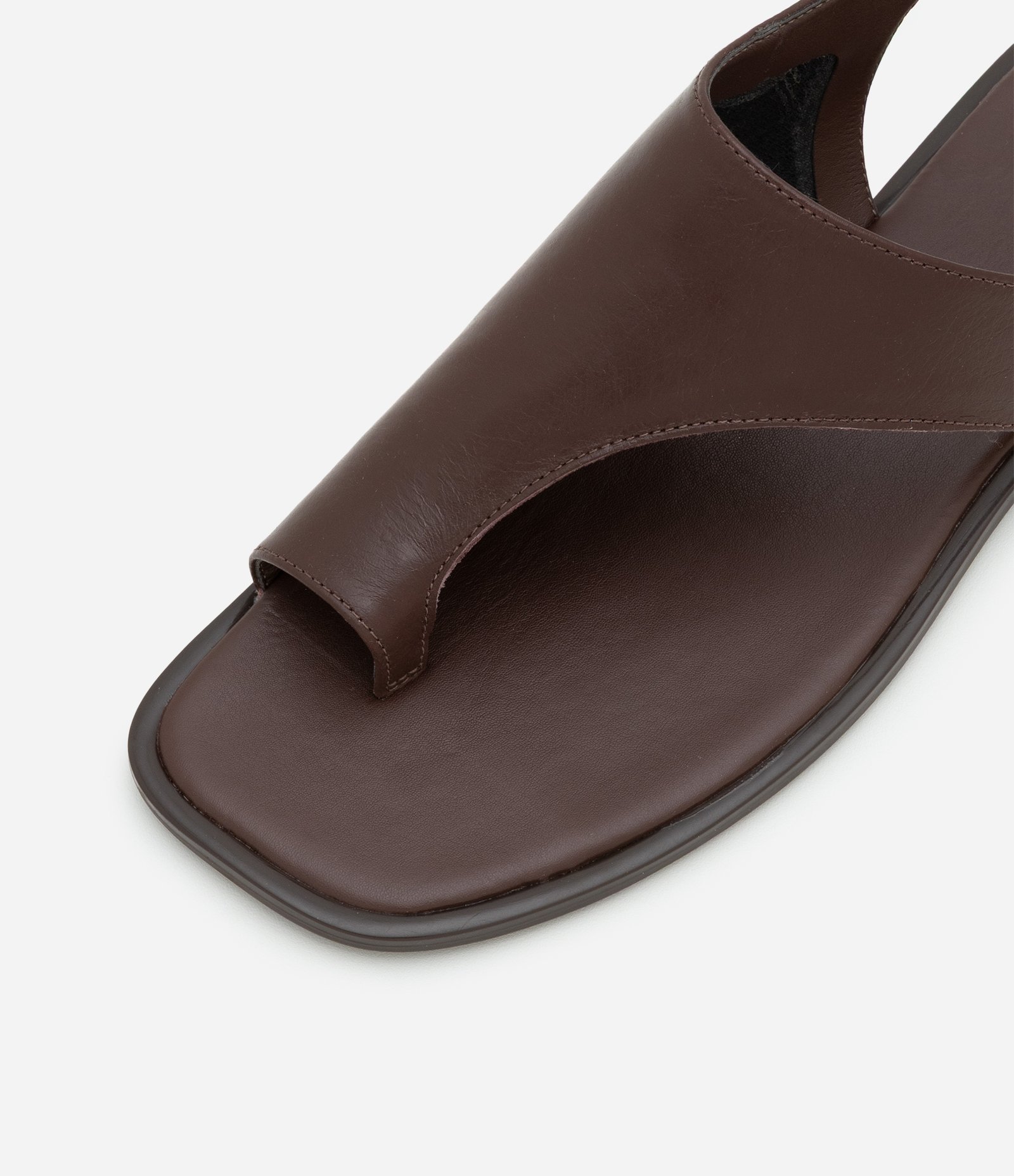 Sandália Rasteira em Couro com Cabedal Assimétrico Marrom 3