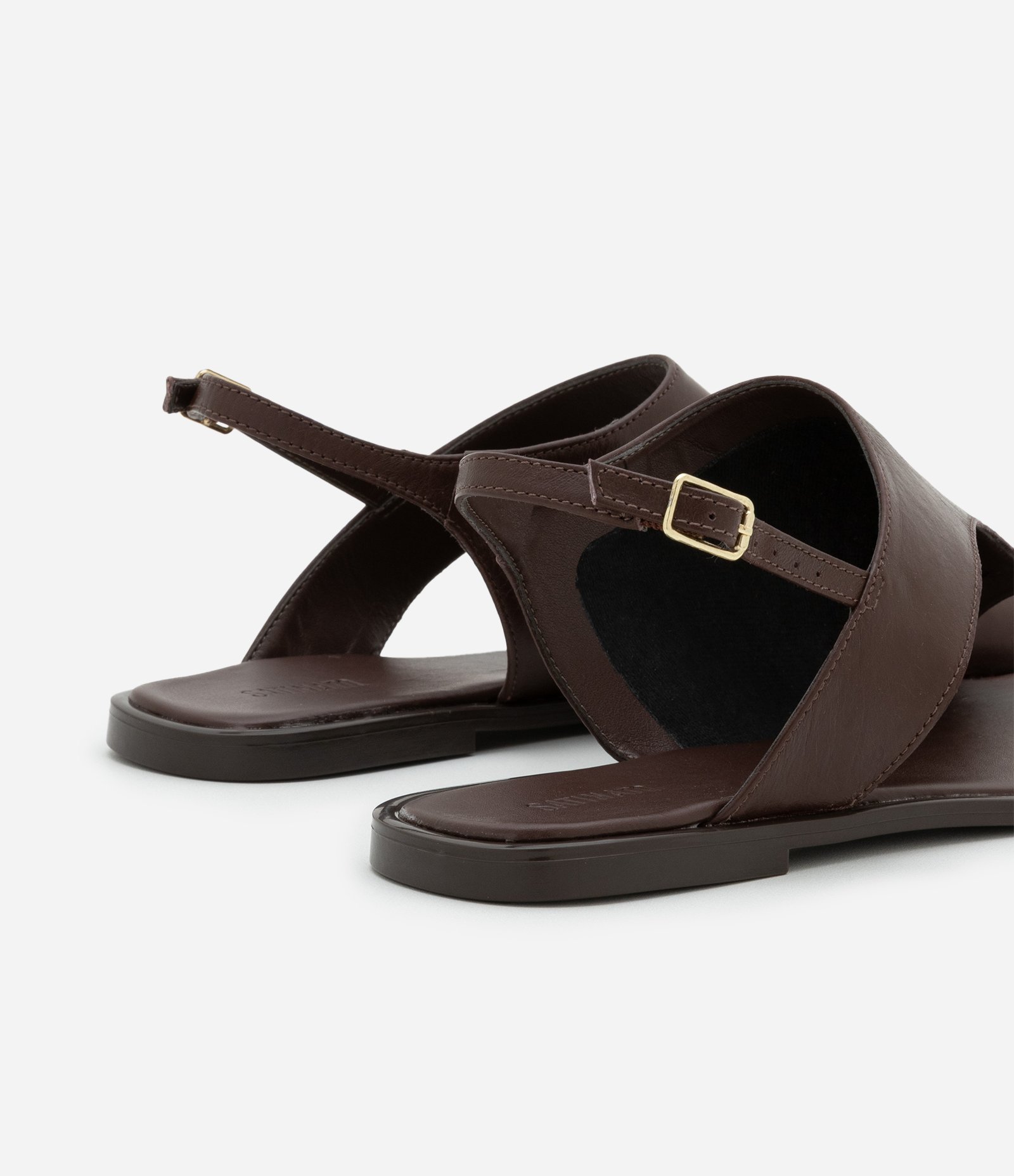 Sandália Rasteira em Couro com Cabedal Assimétrico Marrom 5