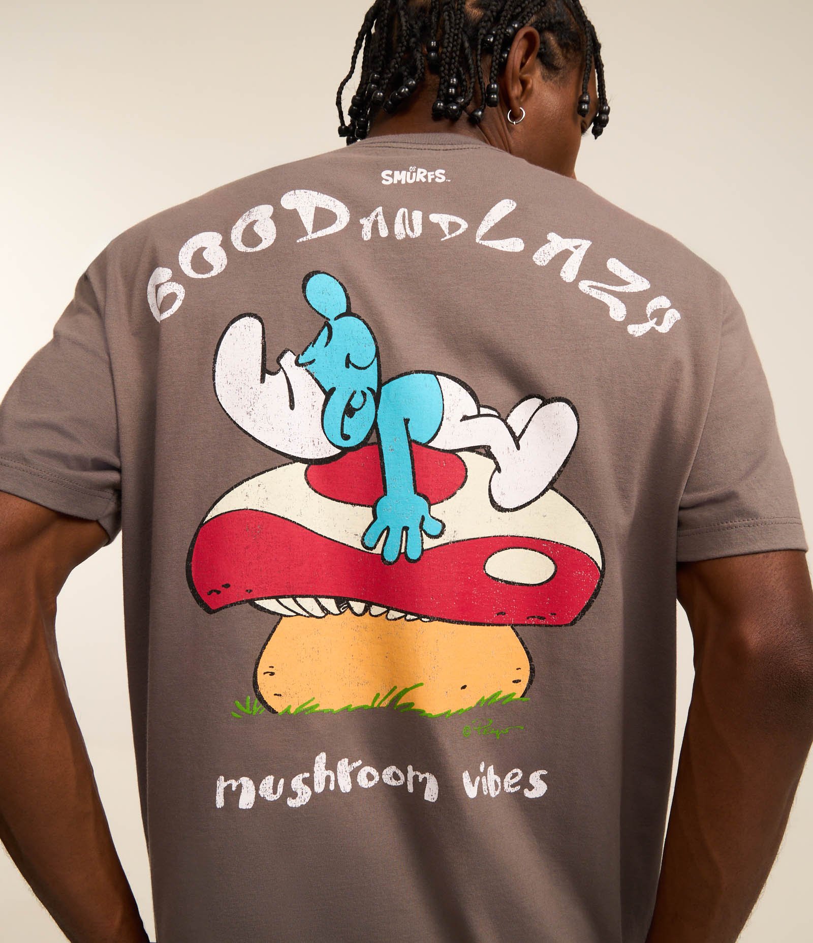 Camiseta Comfort em Algodão com Estampa dos Smurfs Cinza 2