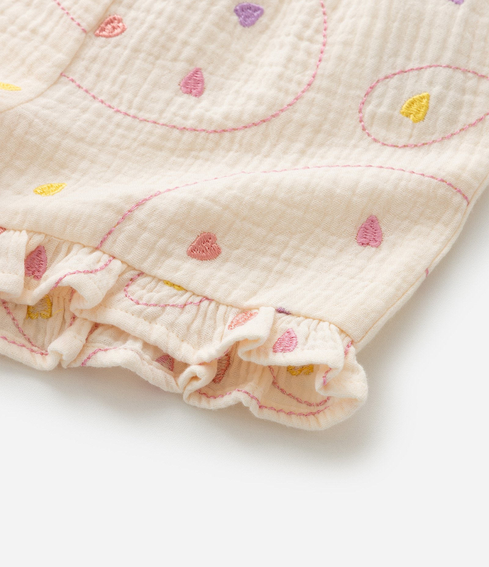 Conjunto Infantil em Tricoline com Estampa Bordada de Corações - Tam 1 a 6 Anos Bege 9