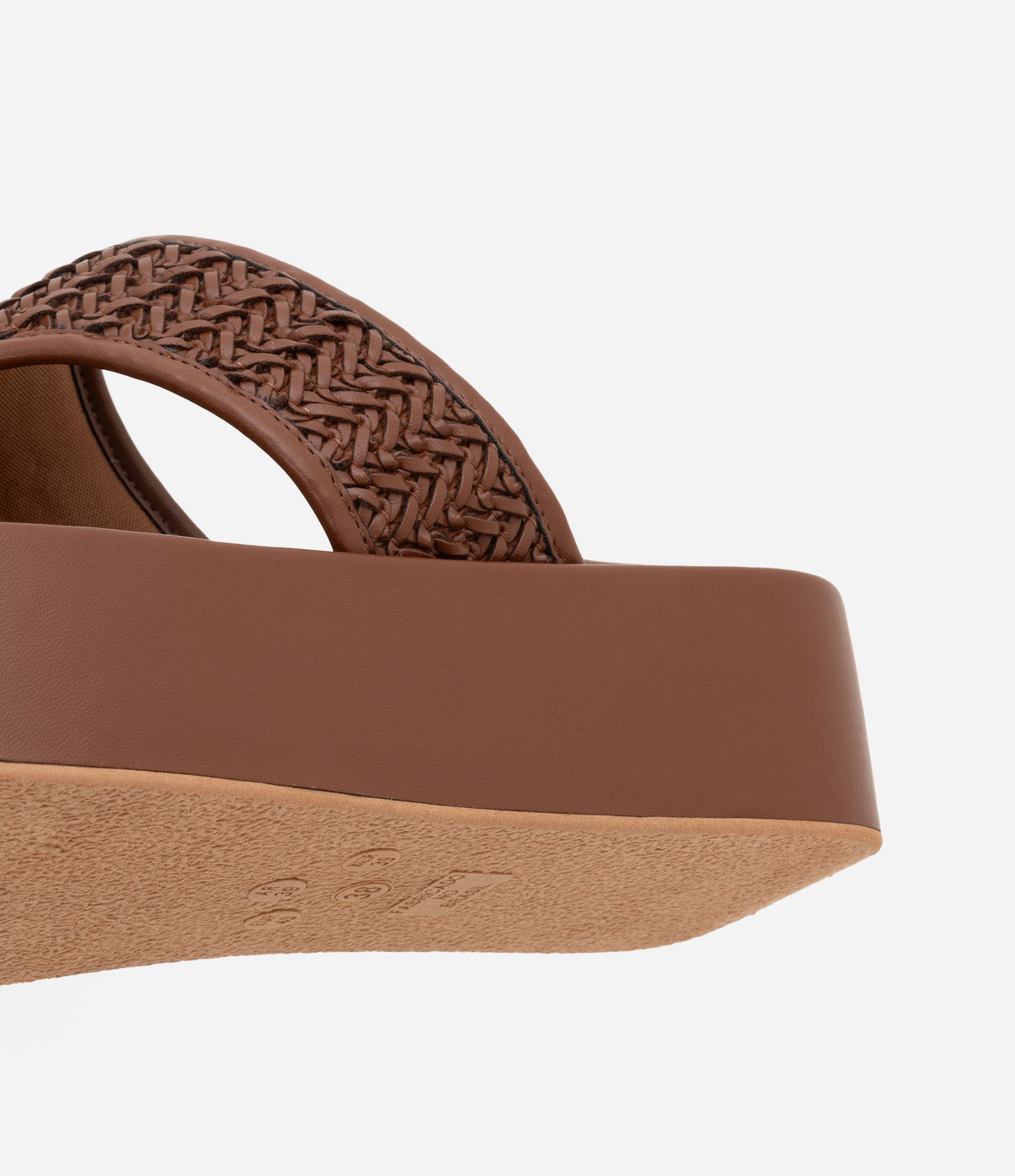 Sandália Flatform com Cabedal com Textura Macramê e Dedal 5
