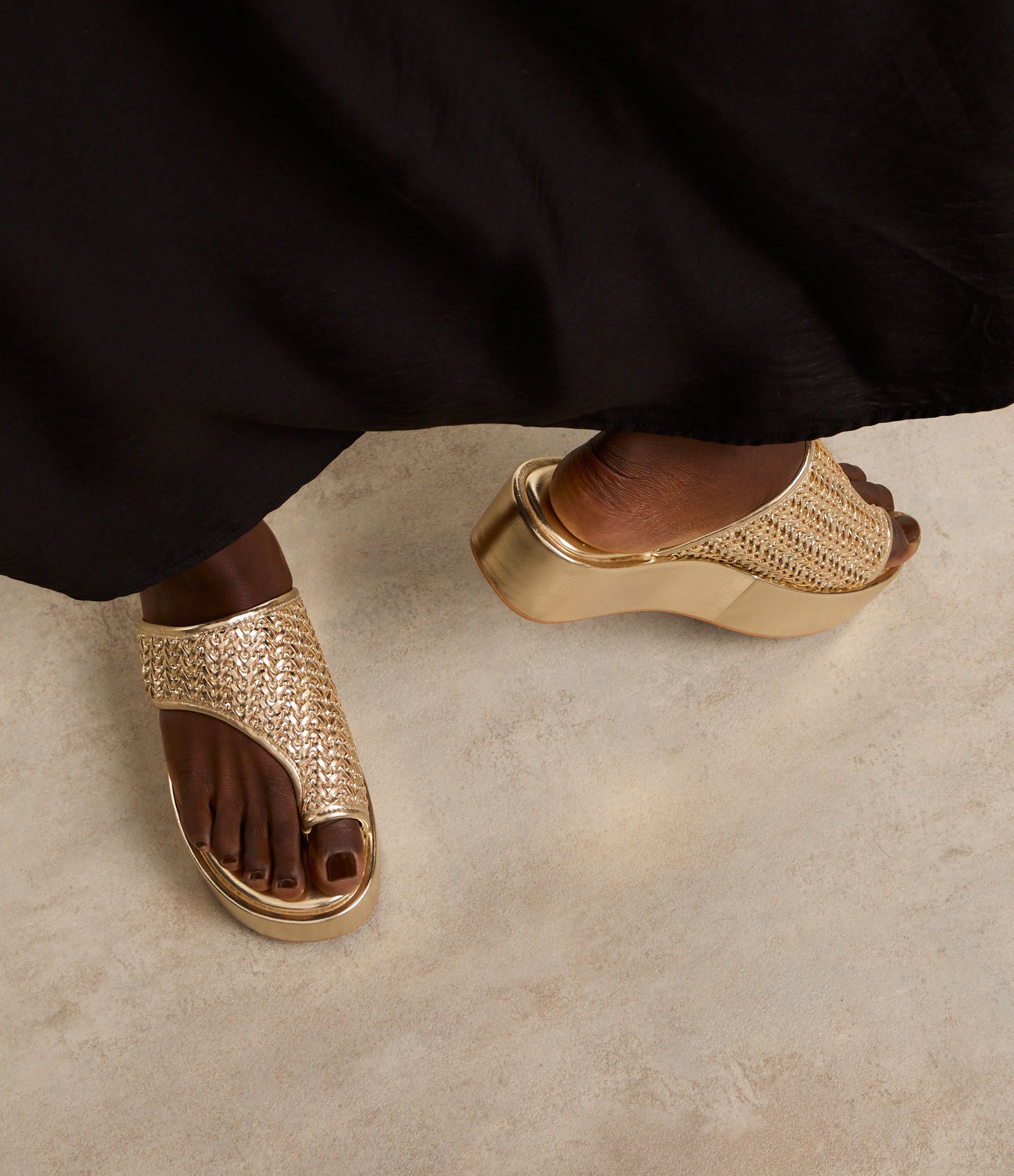 Sandália Flatform com Cabedal com Textura Macramê e Dedal Dourado 7