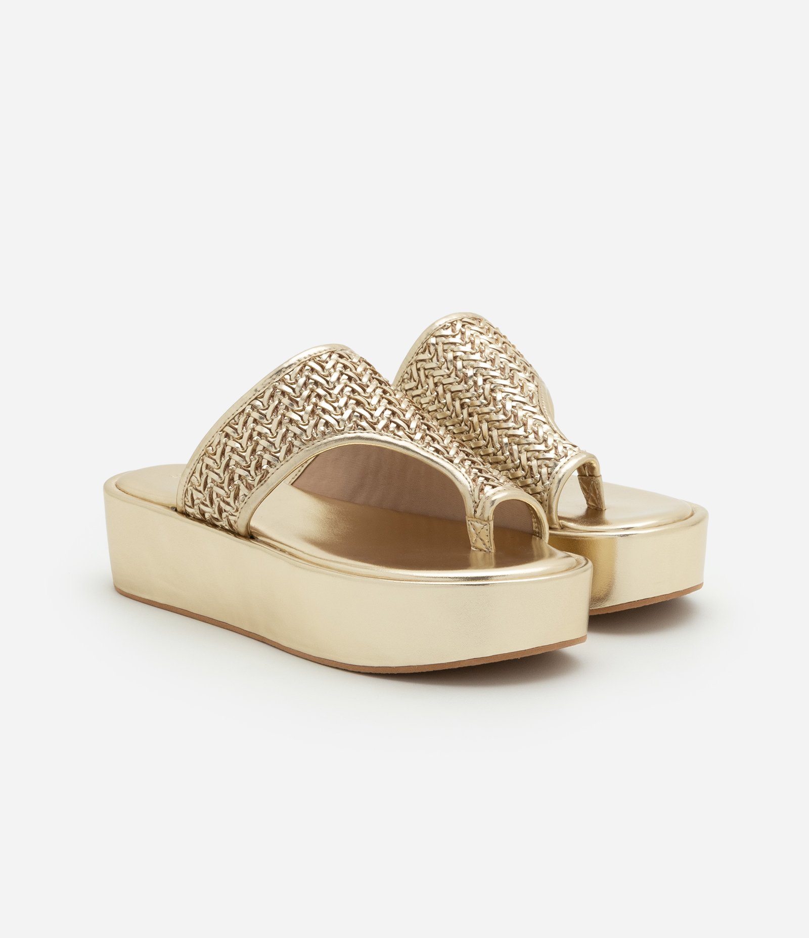 Sandália Flatform com Cabedal com Textura Macramê e Dedal Dourado 4