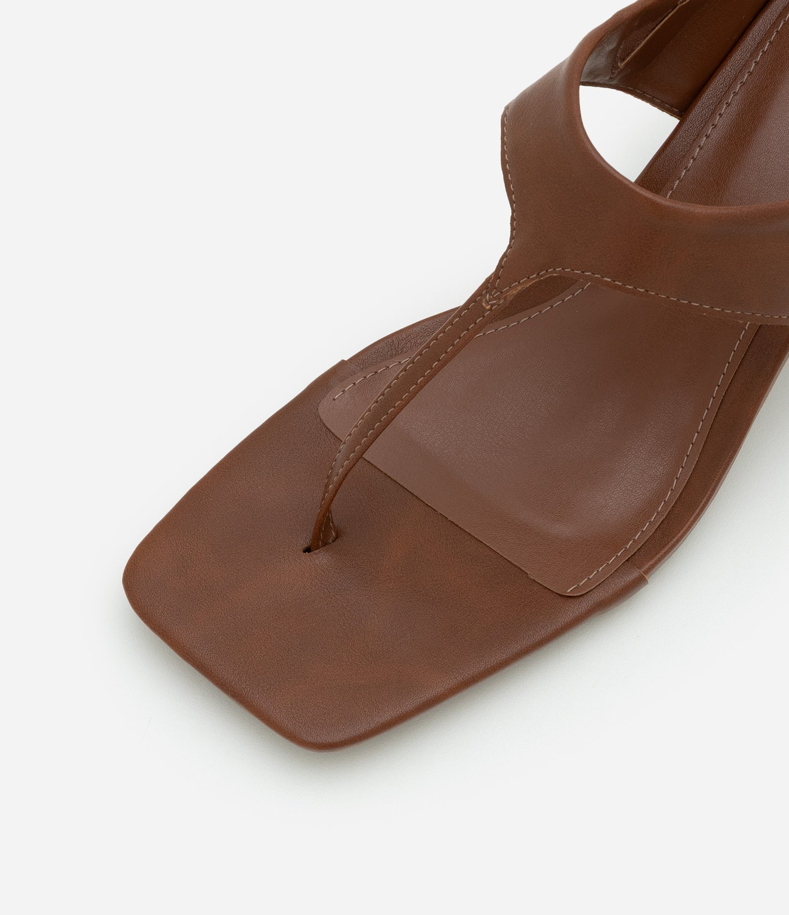 Sandália Dedo com Salto Bloco e Bico Quadrado Marrom 6