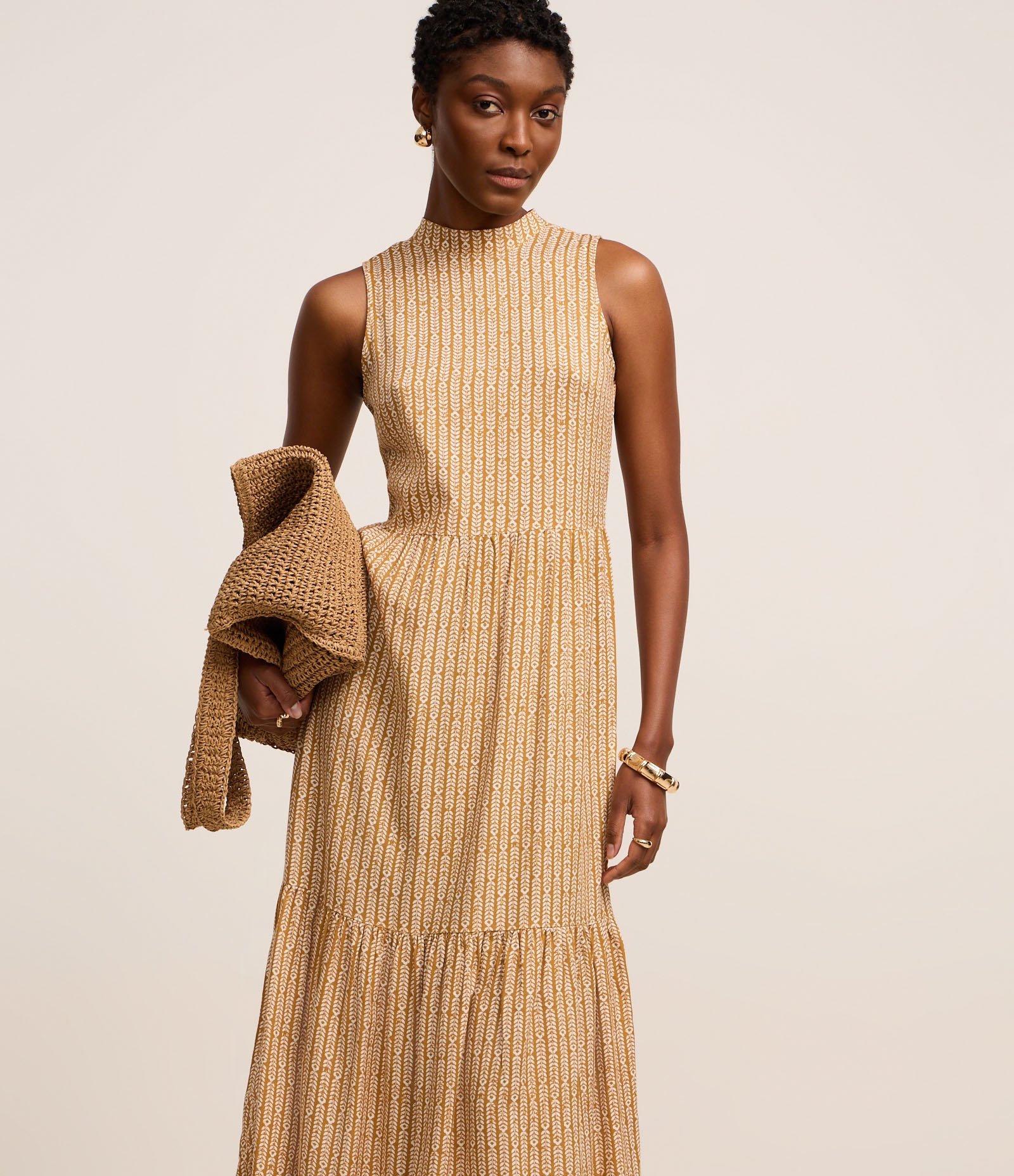 Vestido Evasê Longo em Viscose com Estampa Ramos de Flor Bicolor 1