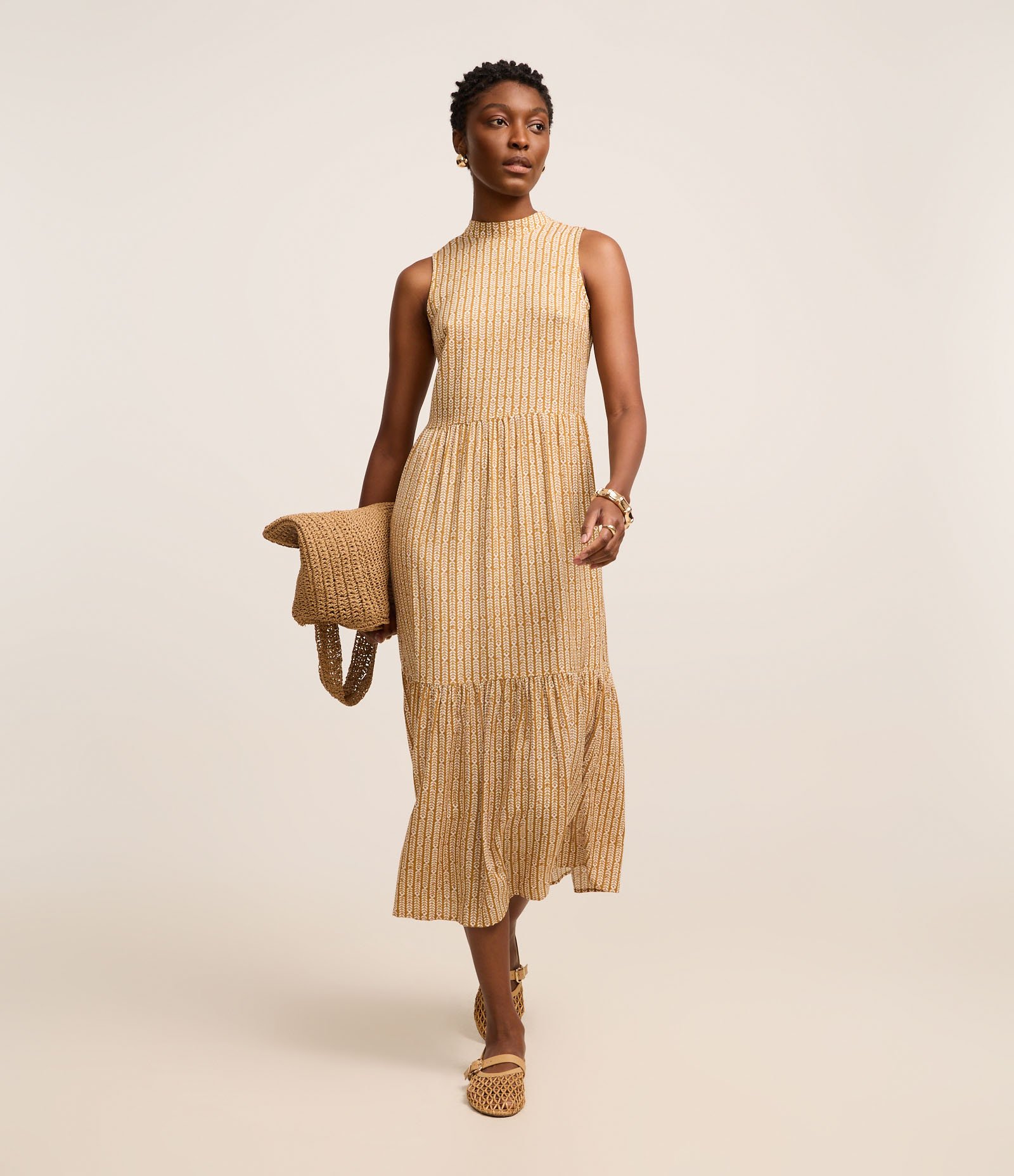 Vestido Evasê Longo em Viscose com Estampa Ramos de Flor Bicolor 2