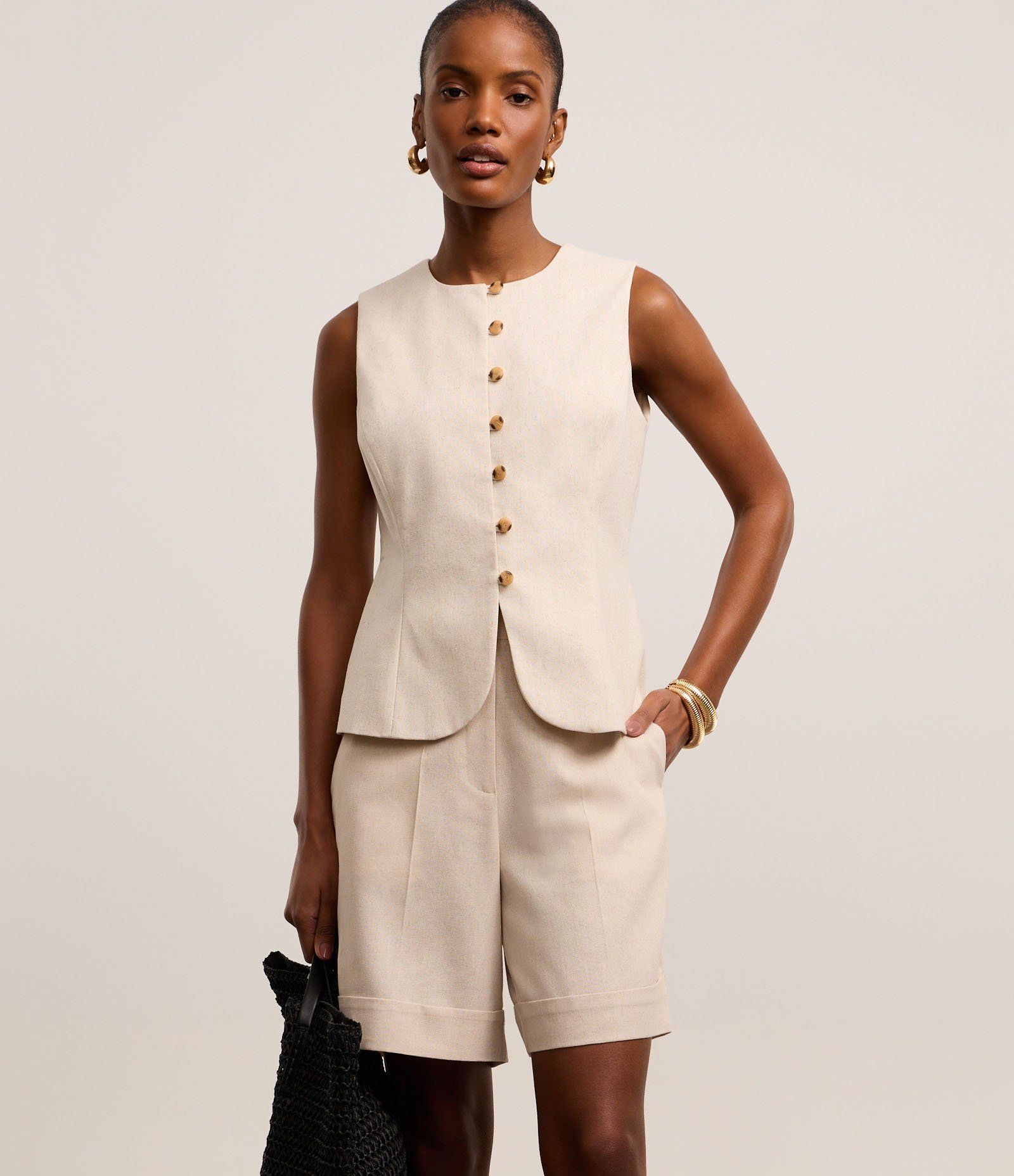 Bermuda Reta Alfaiatada com Barra Italiana Bege 2