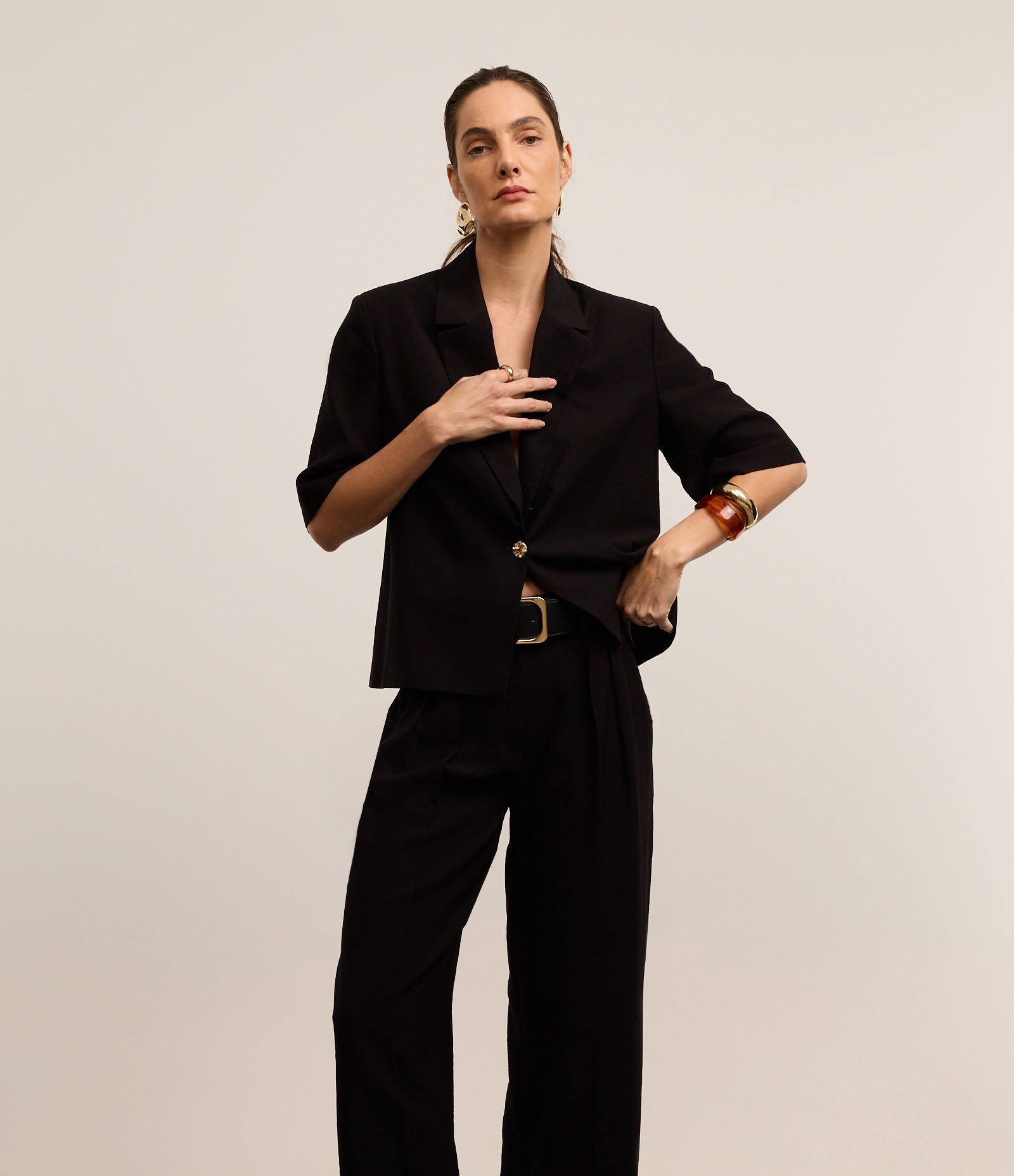 Calça Pantalona Alfaiataria Cintura Alta em Viscose com Pregas Preto 2